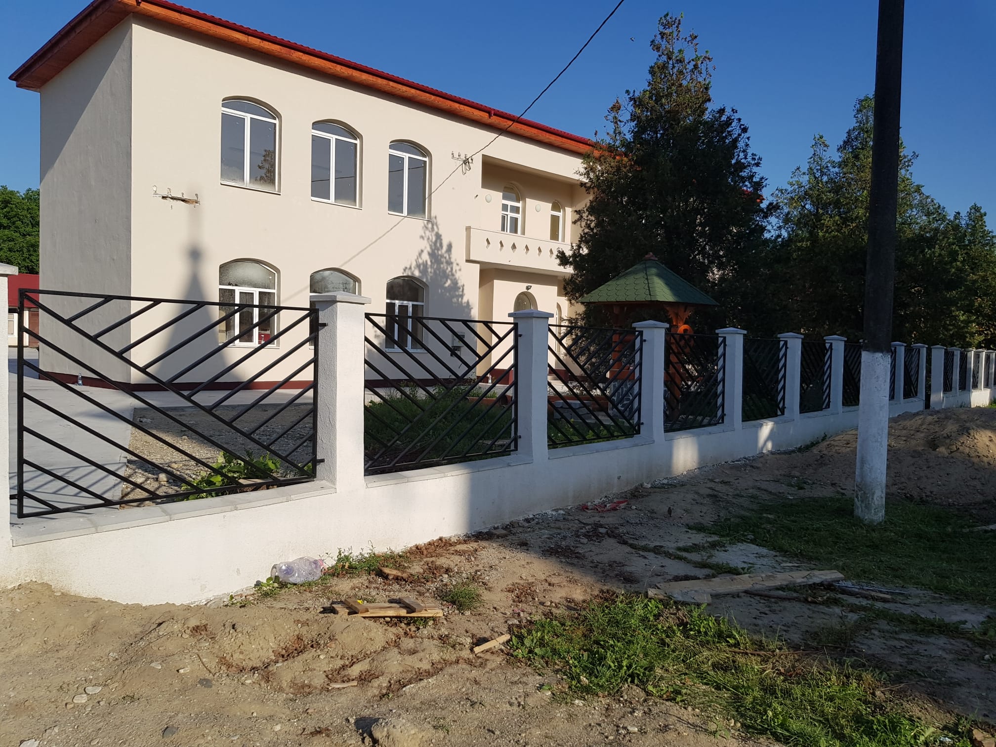 Porti si panouri de gard metalice