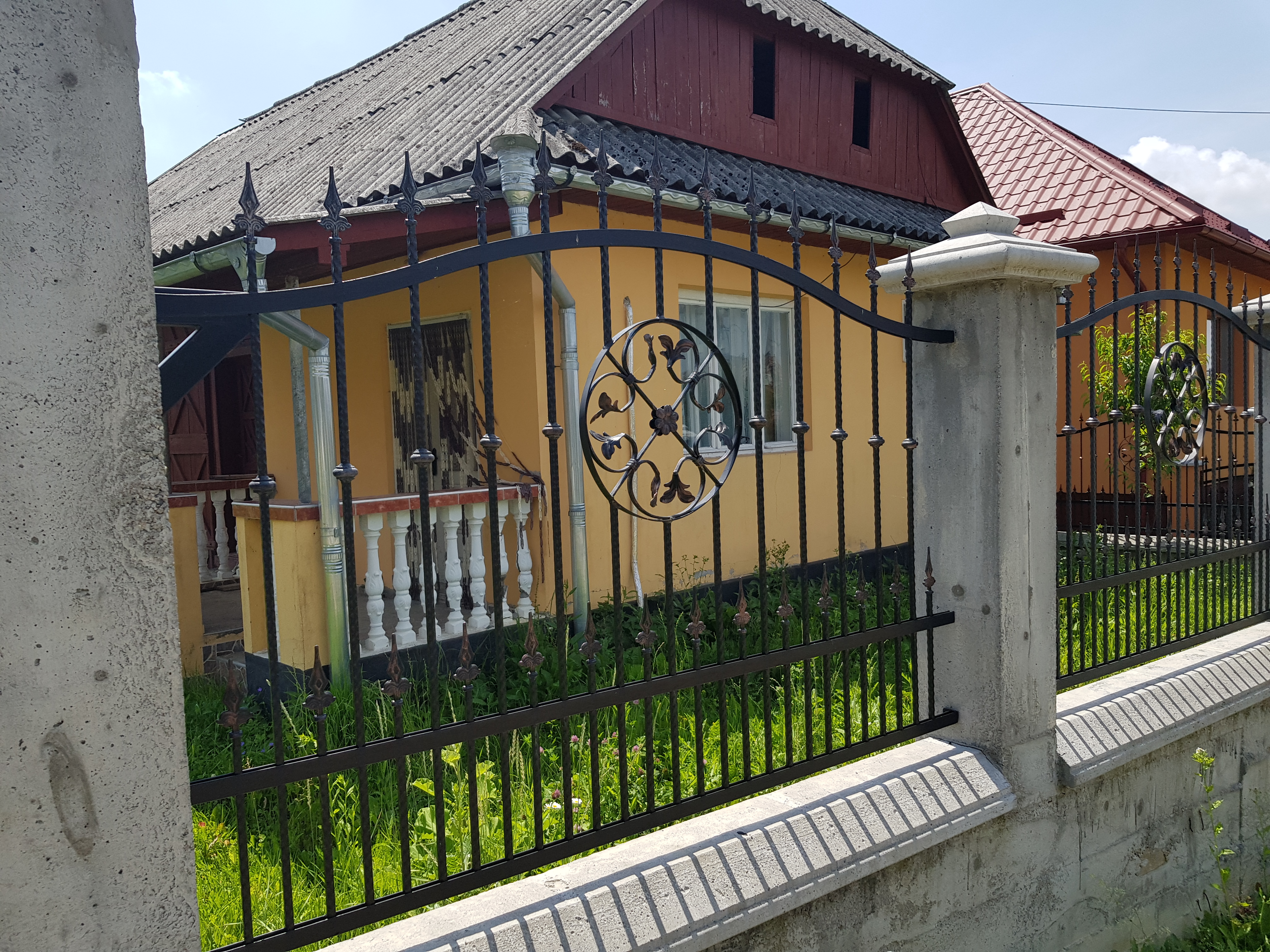 Porti si panouri de gard metalice