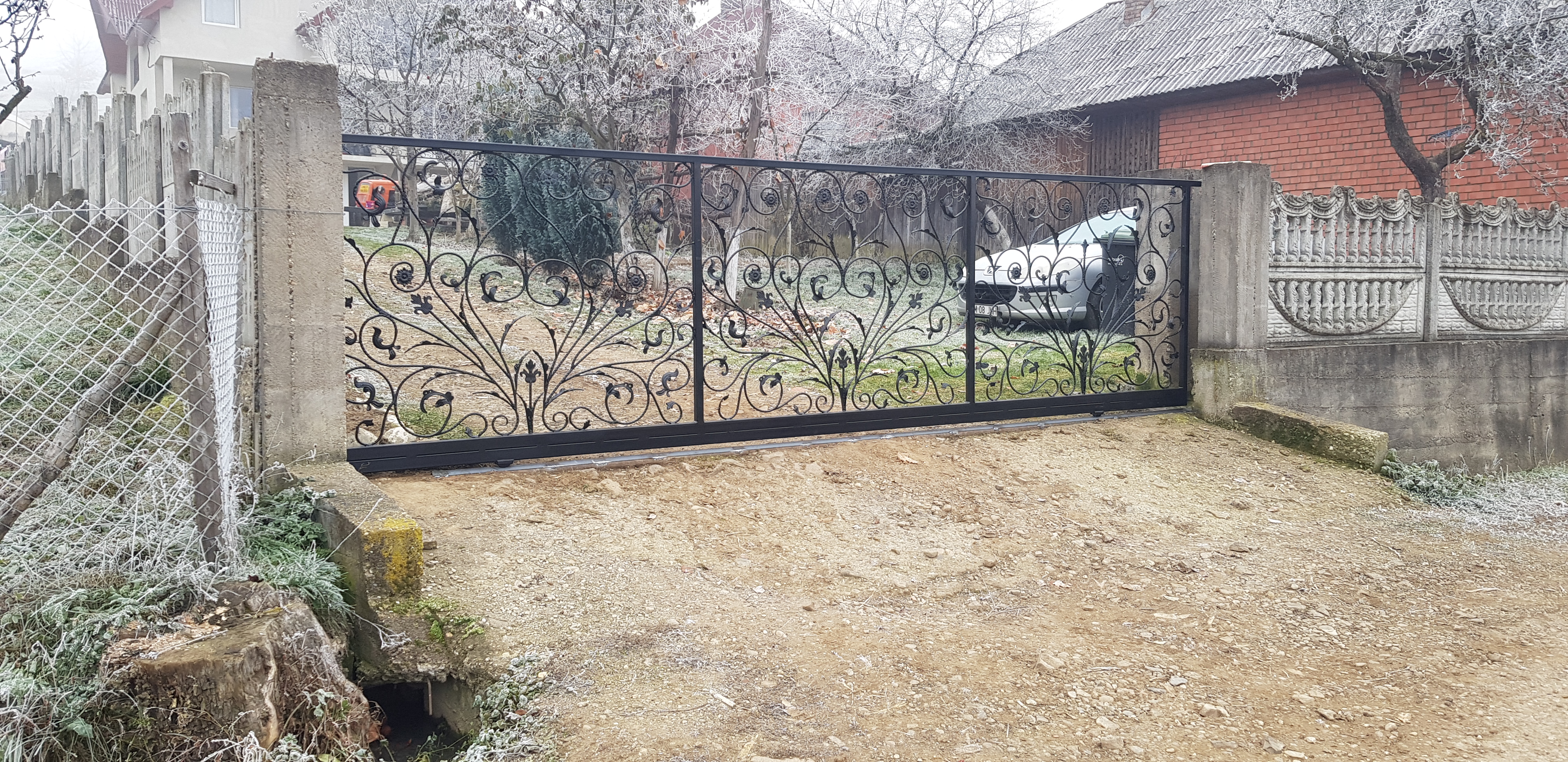 Porti si panouri de gard metalice