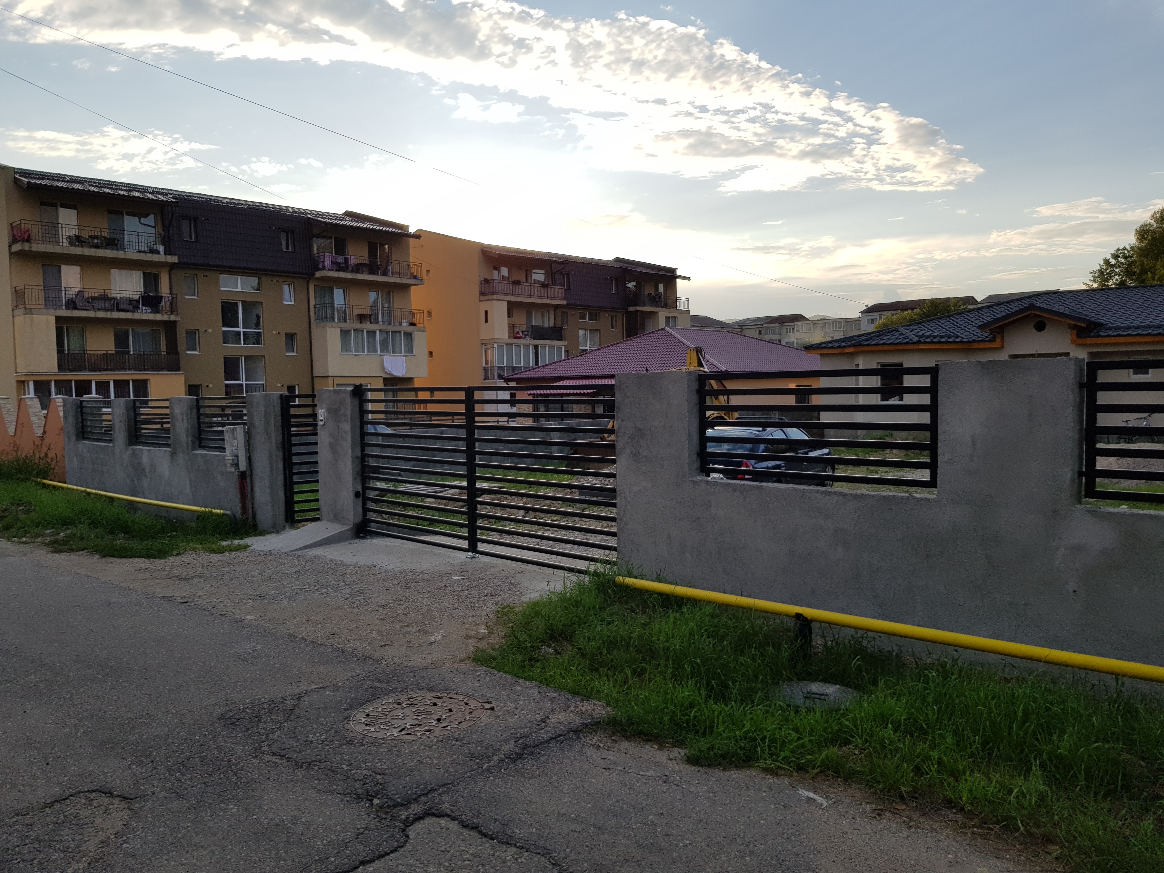 Porti si panouri de gard metalice