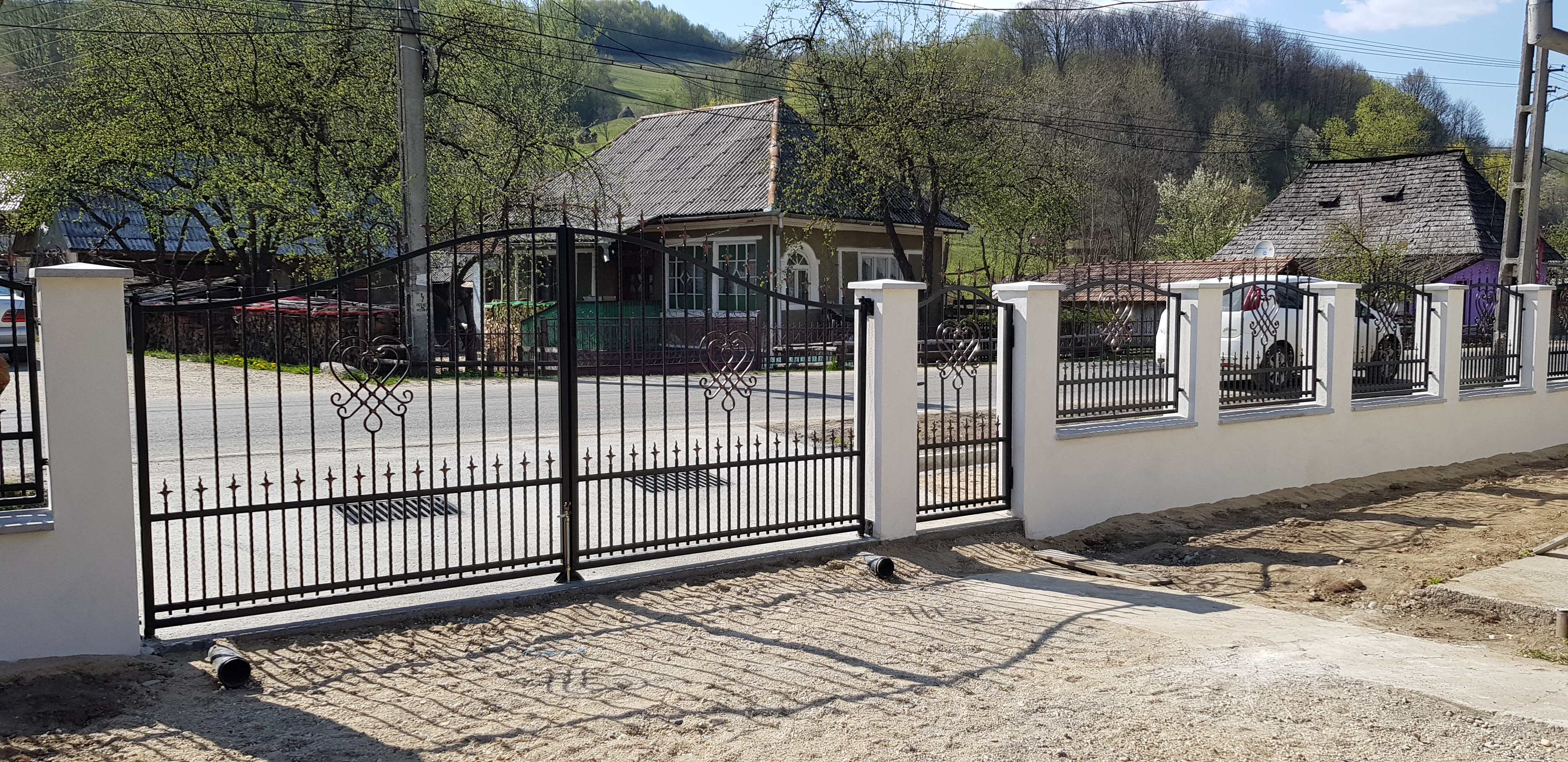 Porti si panouri de gard metalice