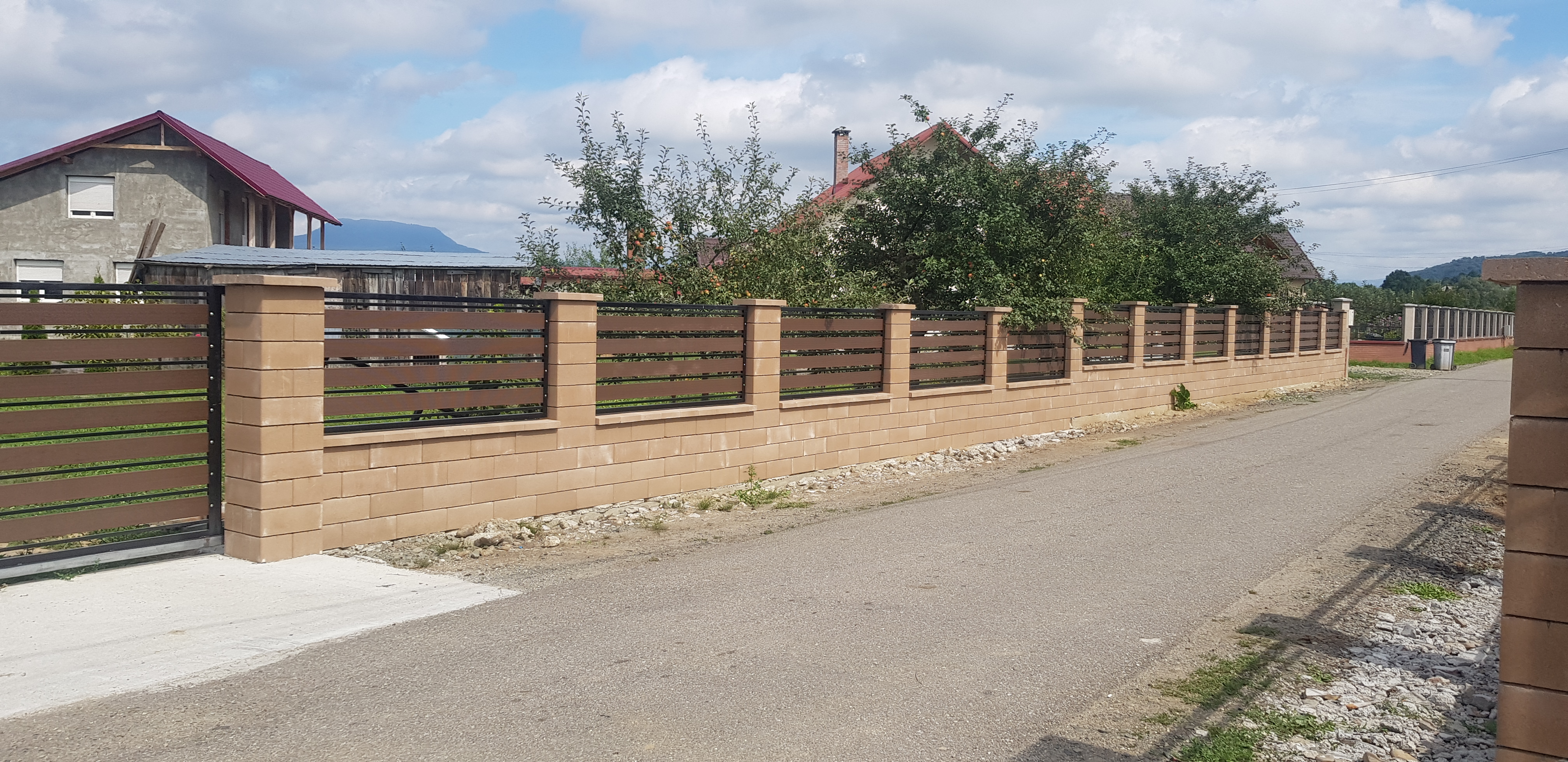 Porti si panouri de gard metalice