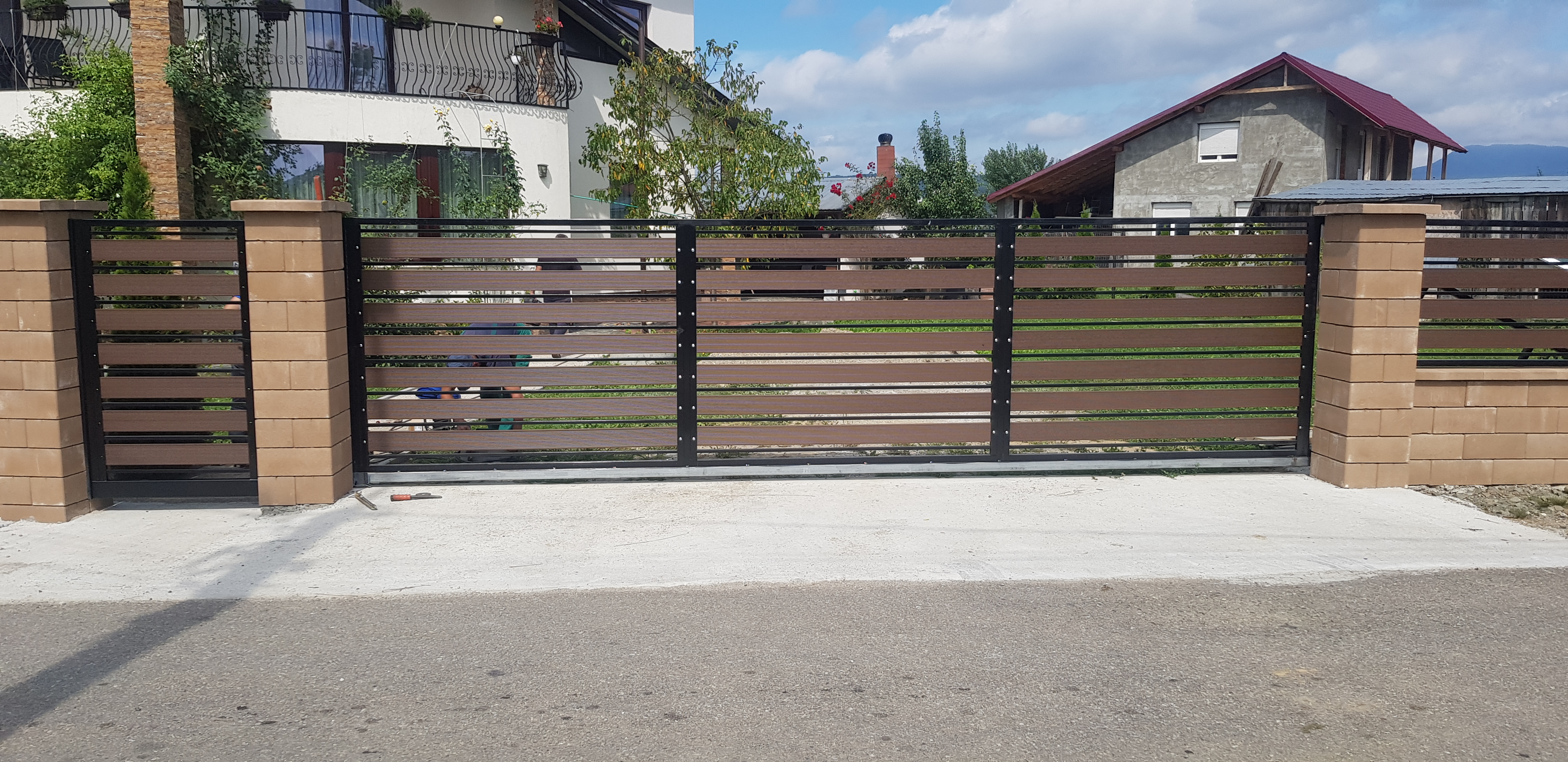 Porti si panouri de gard metalice