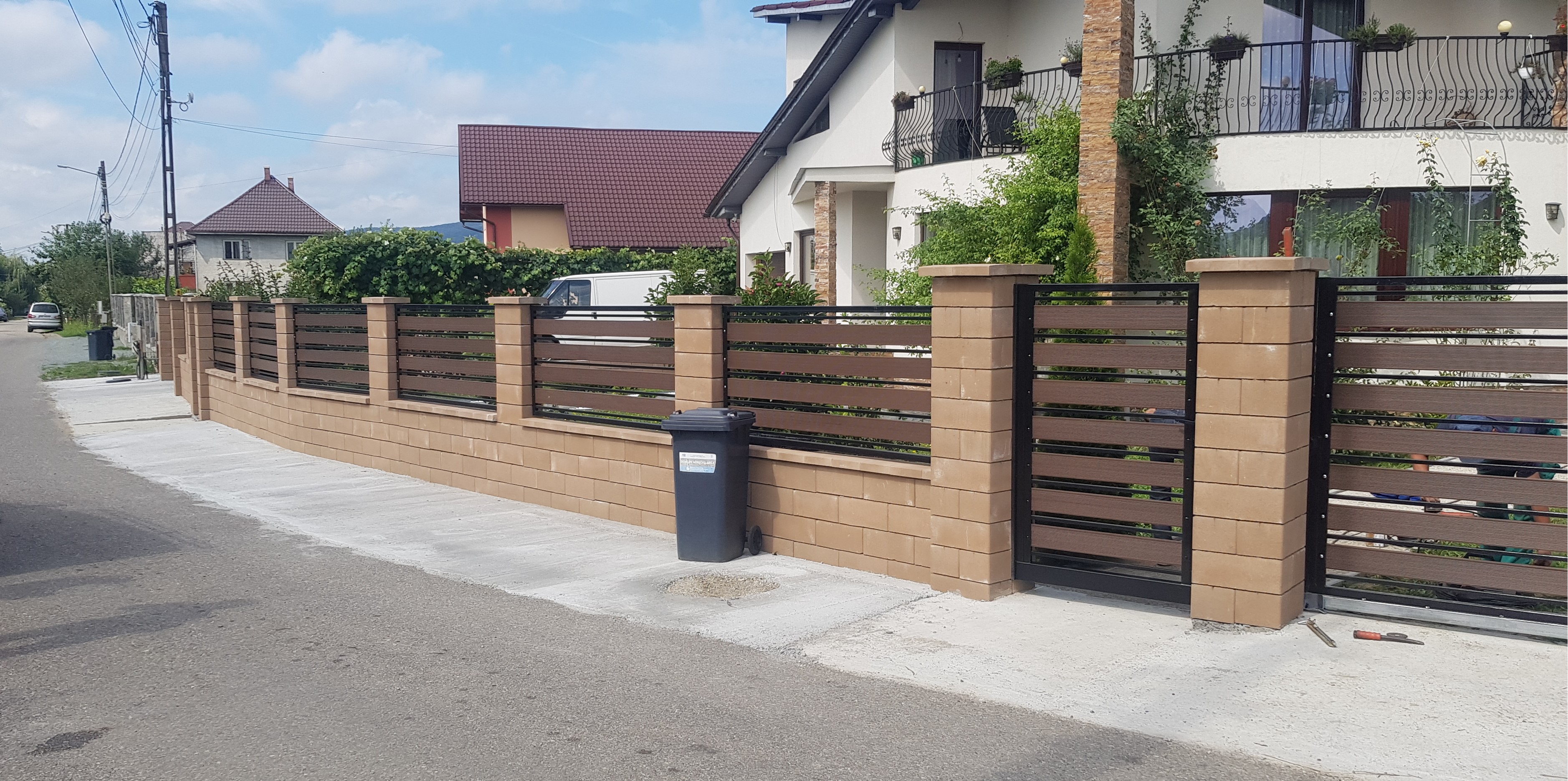 Porti si panouri de gard metalice