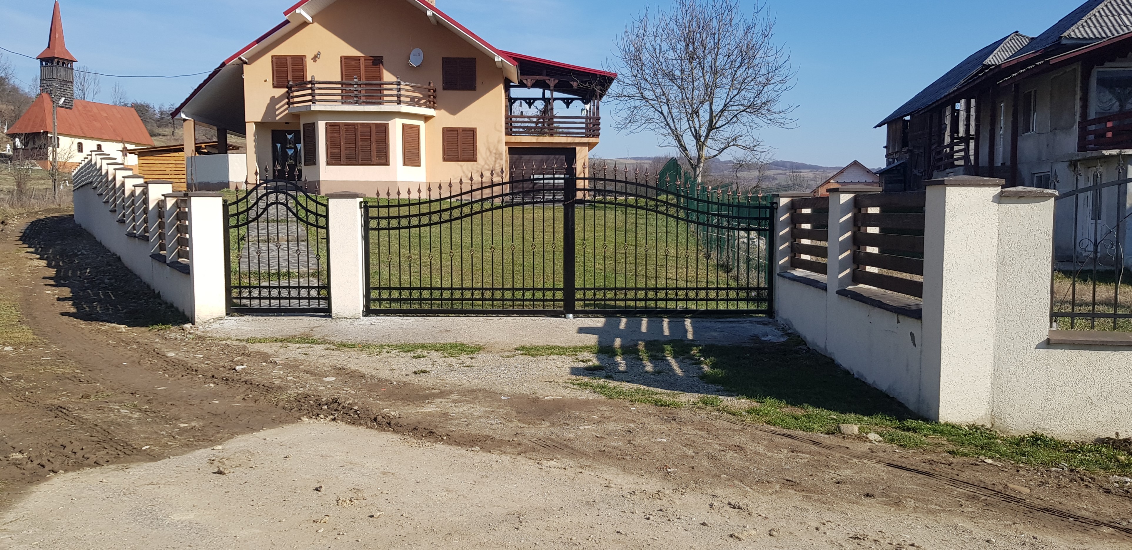 Porti si panouri de gard metalice