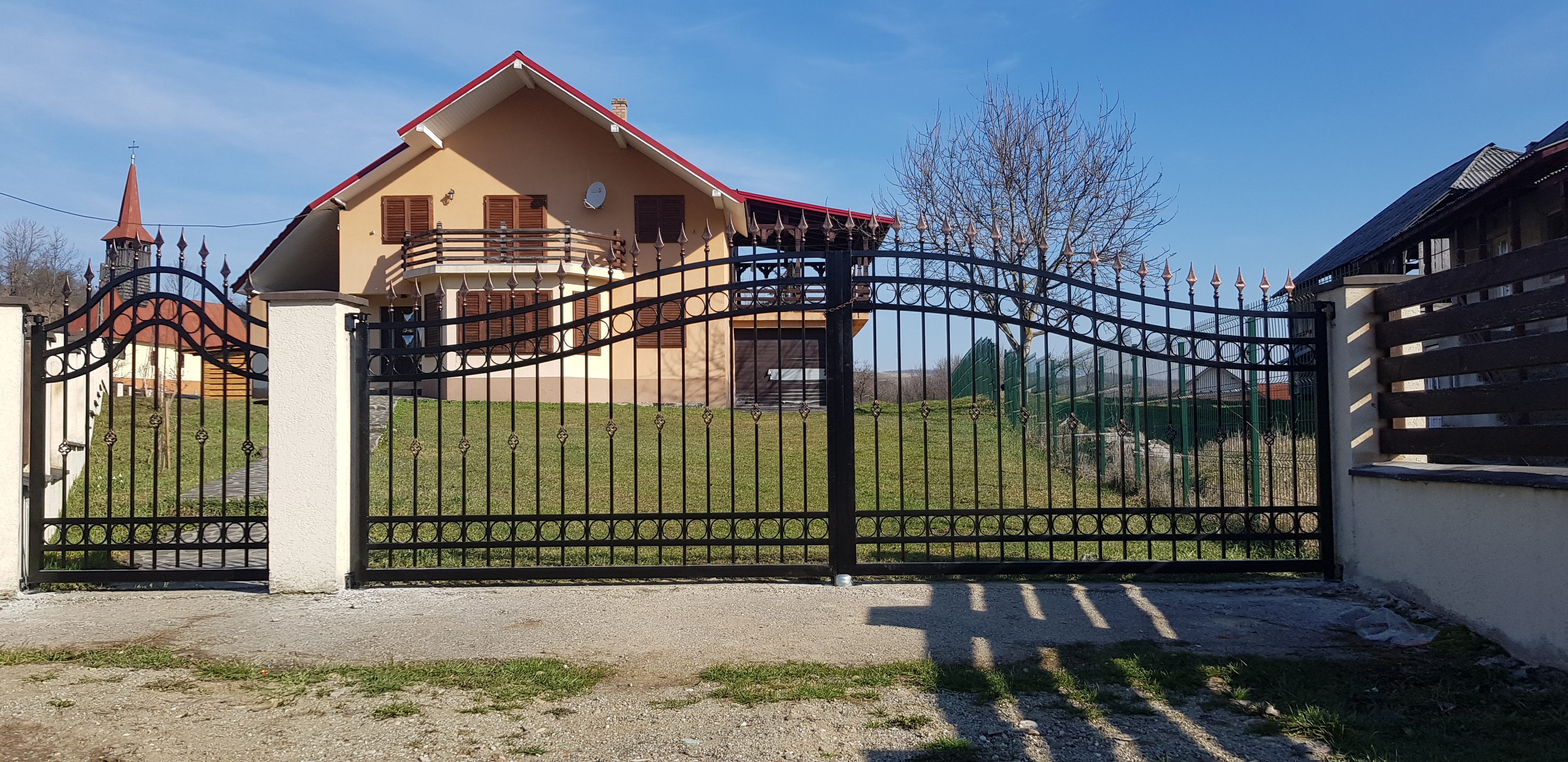 Porti si panouri de gard metalice