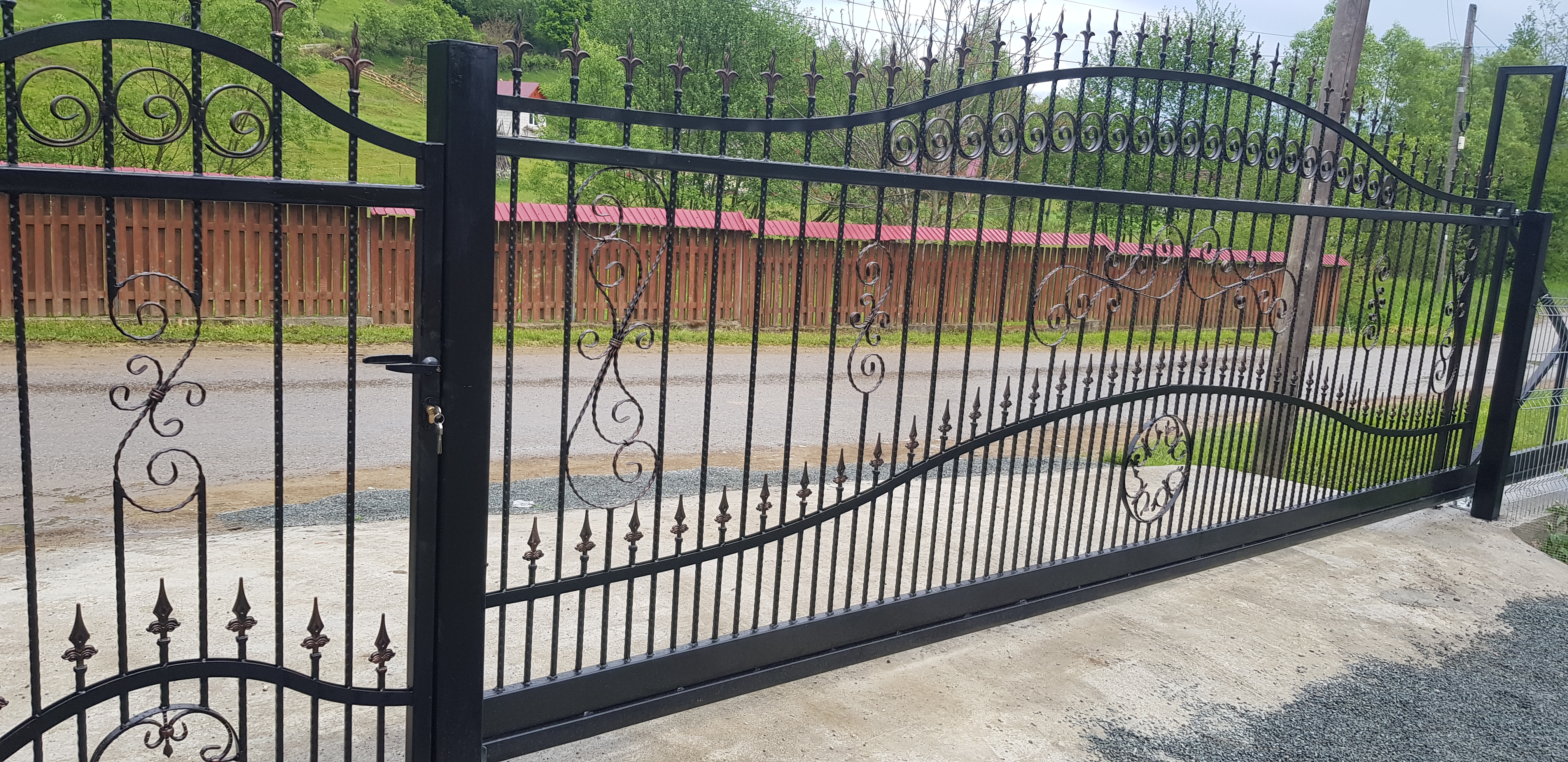 Porti si panouri de gard metalice