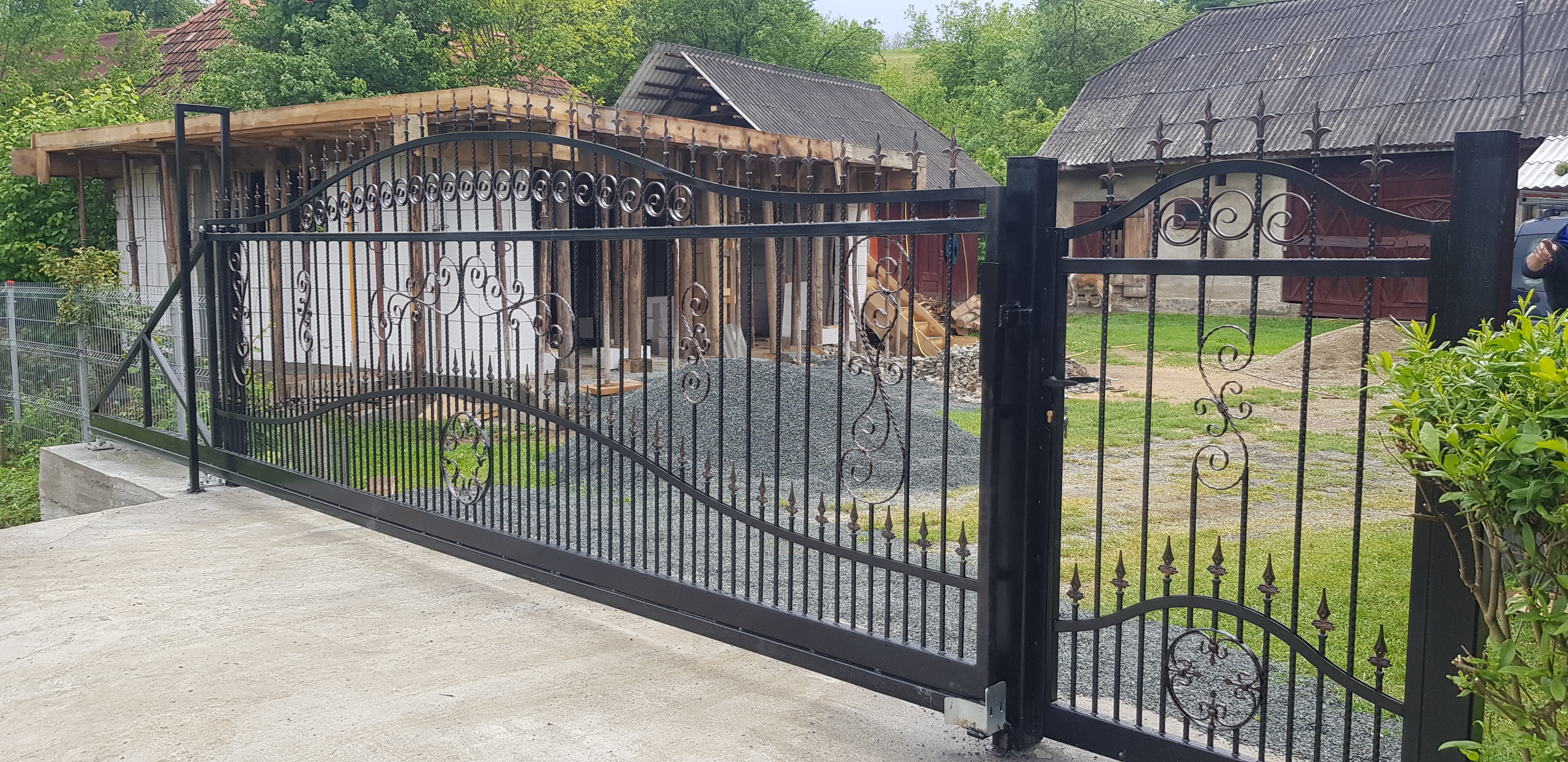 Porti si panouri de gard metalice