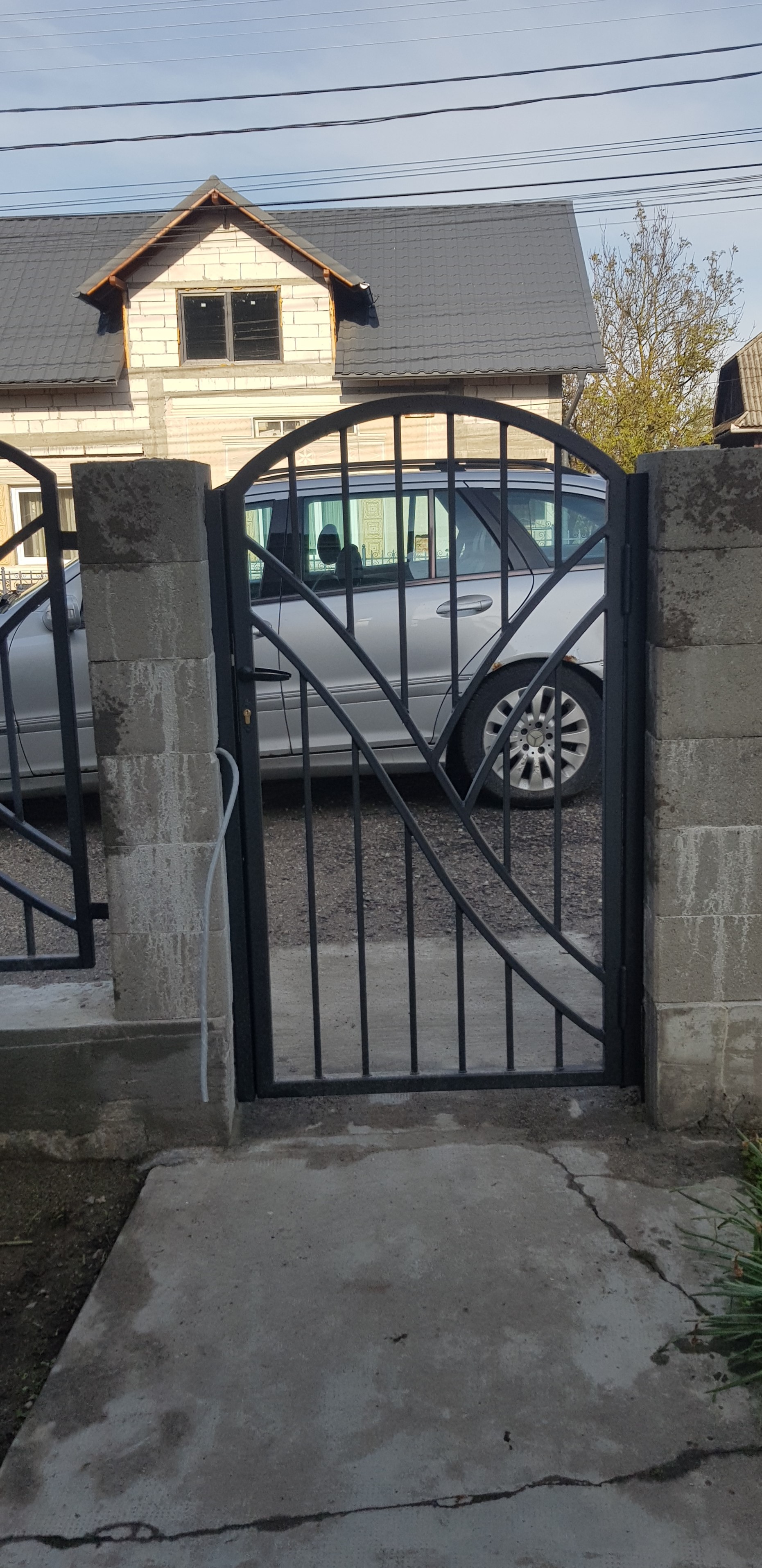 Porti si panouri de gard metalice