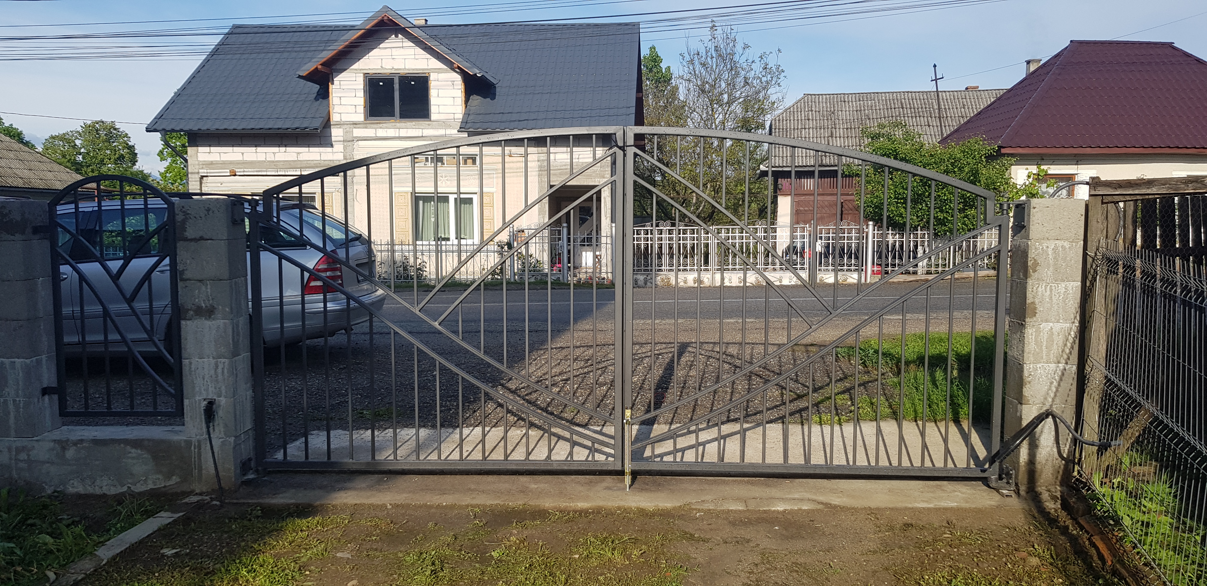 Porti si panouri de gard metalice