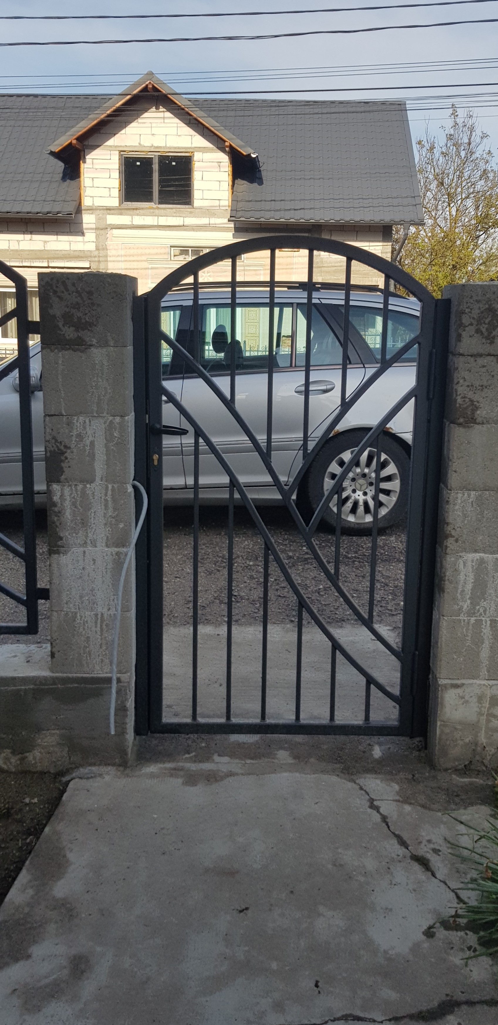 Porti si panouri de gard metalice