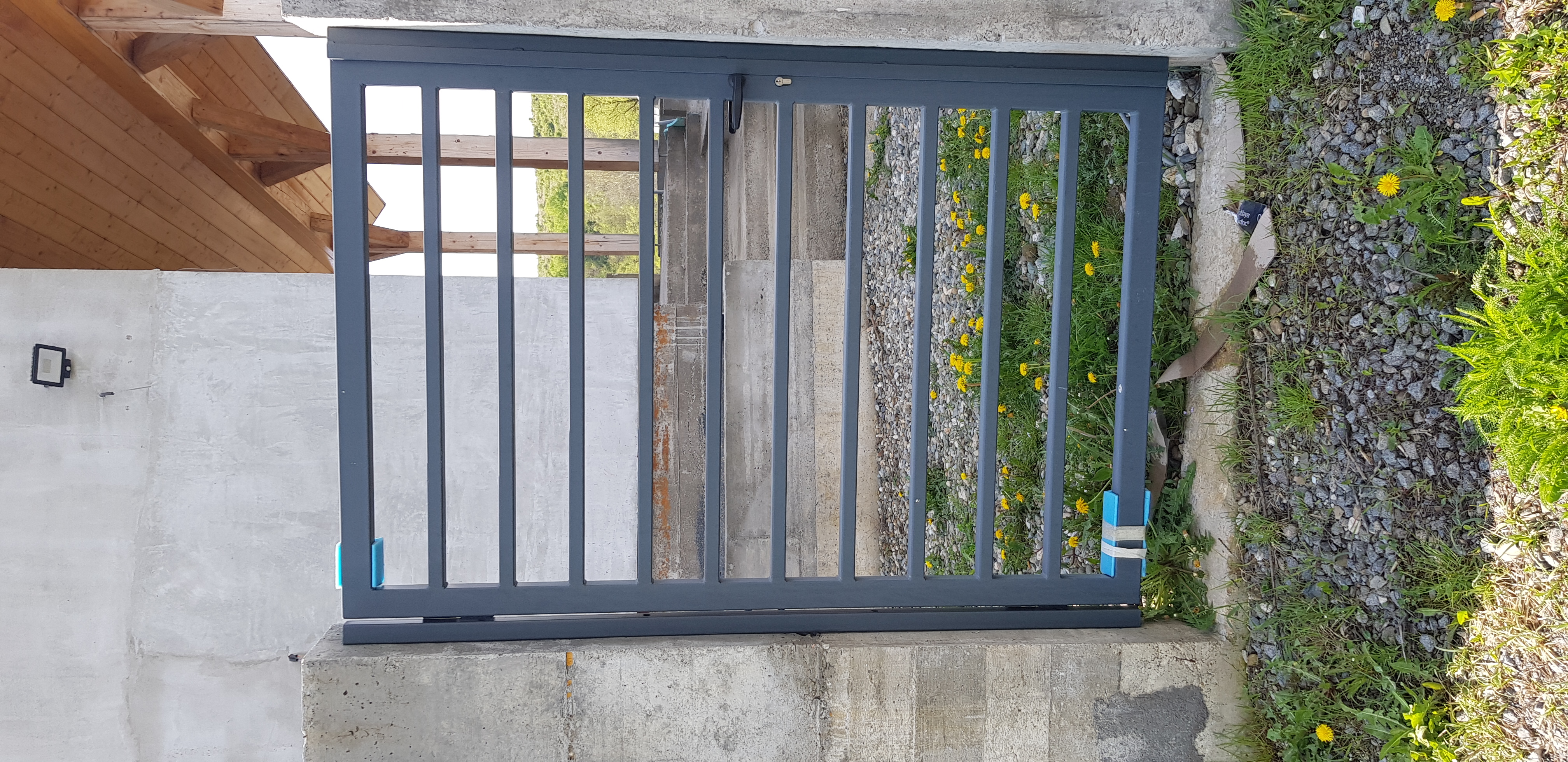 Porti si panouri de gard metalice