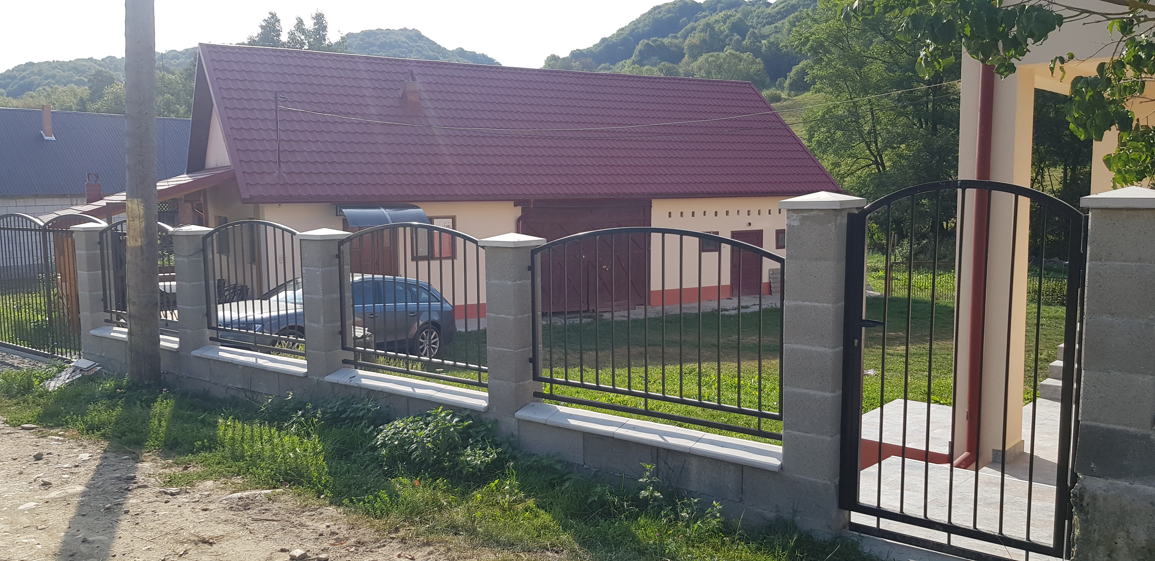 Porti si panouri de gard metalice