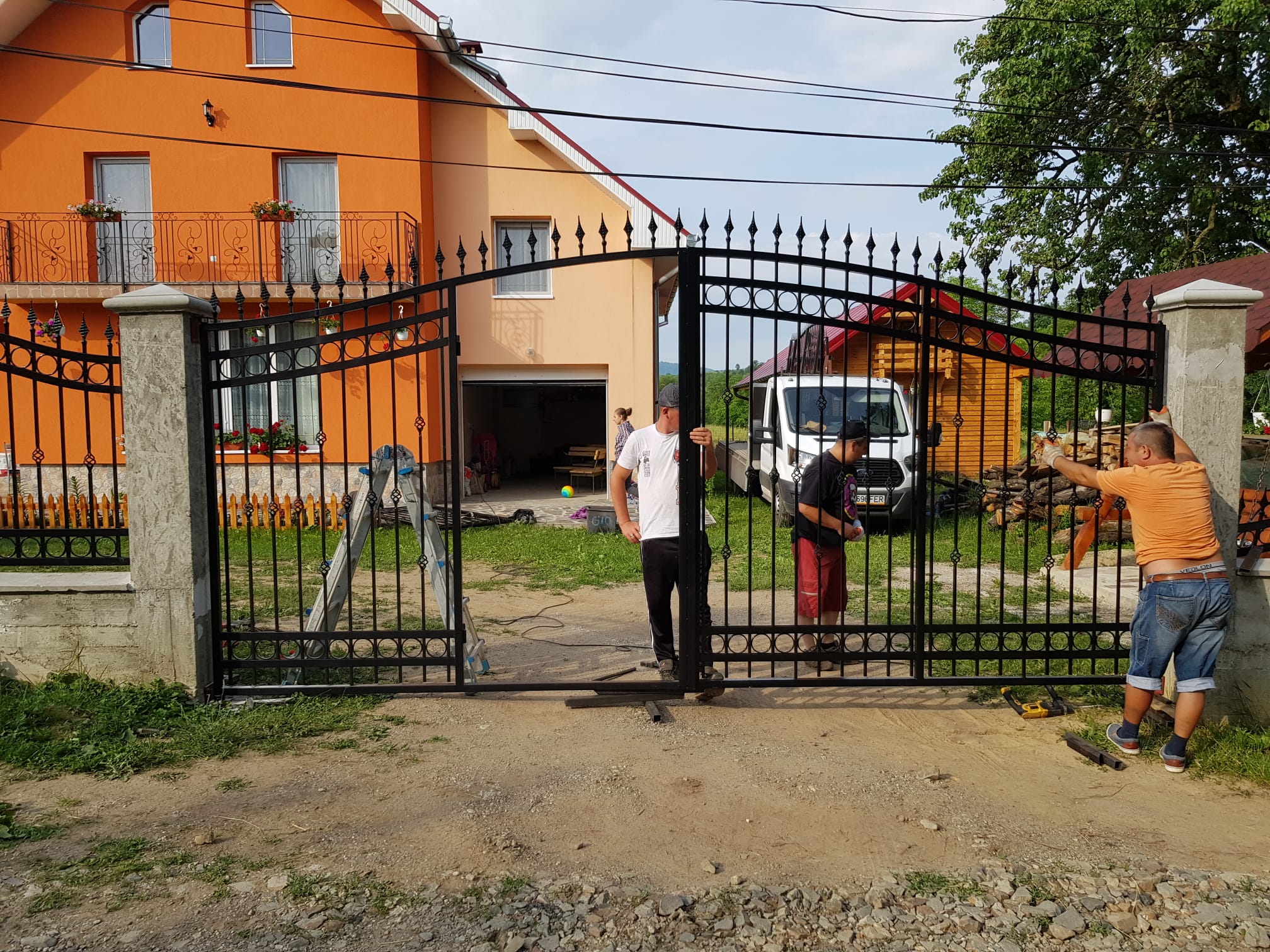 Porti si panouri de gard metalice