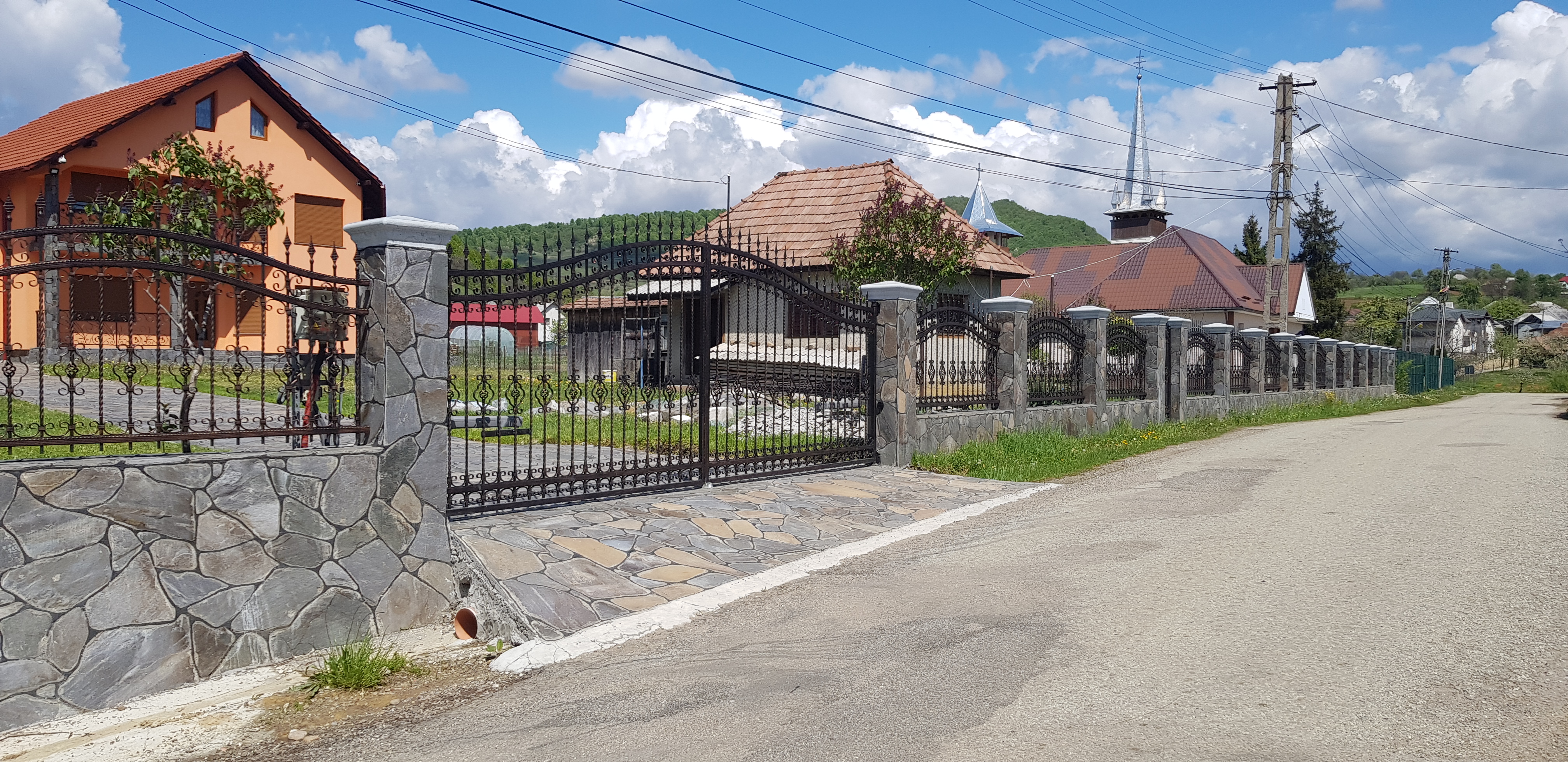 Porti si panouri de gard metalice