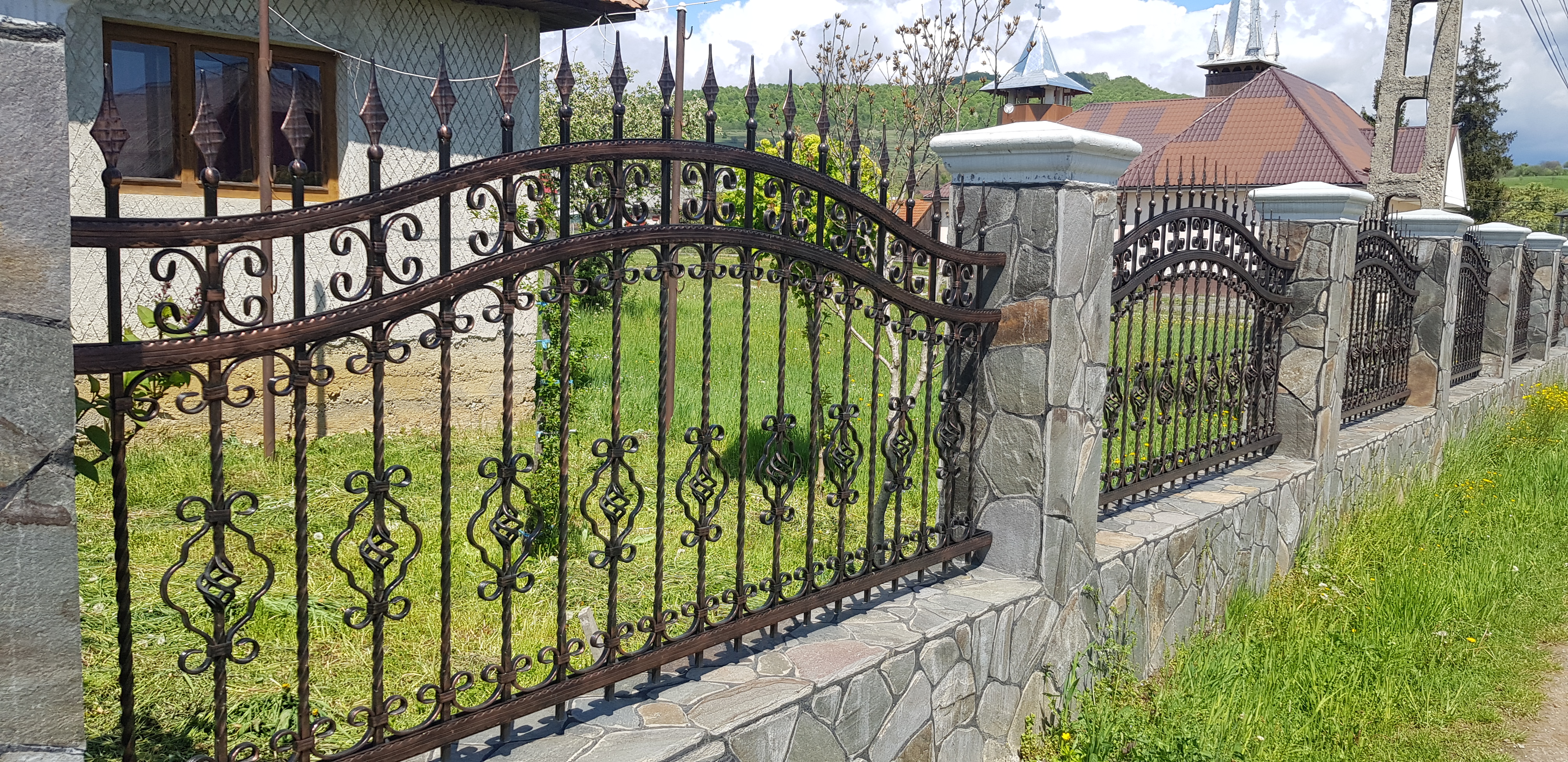 Porti si panouri de gard metalice