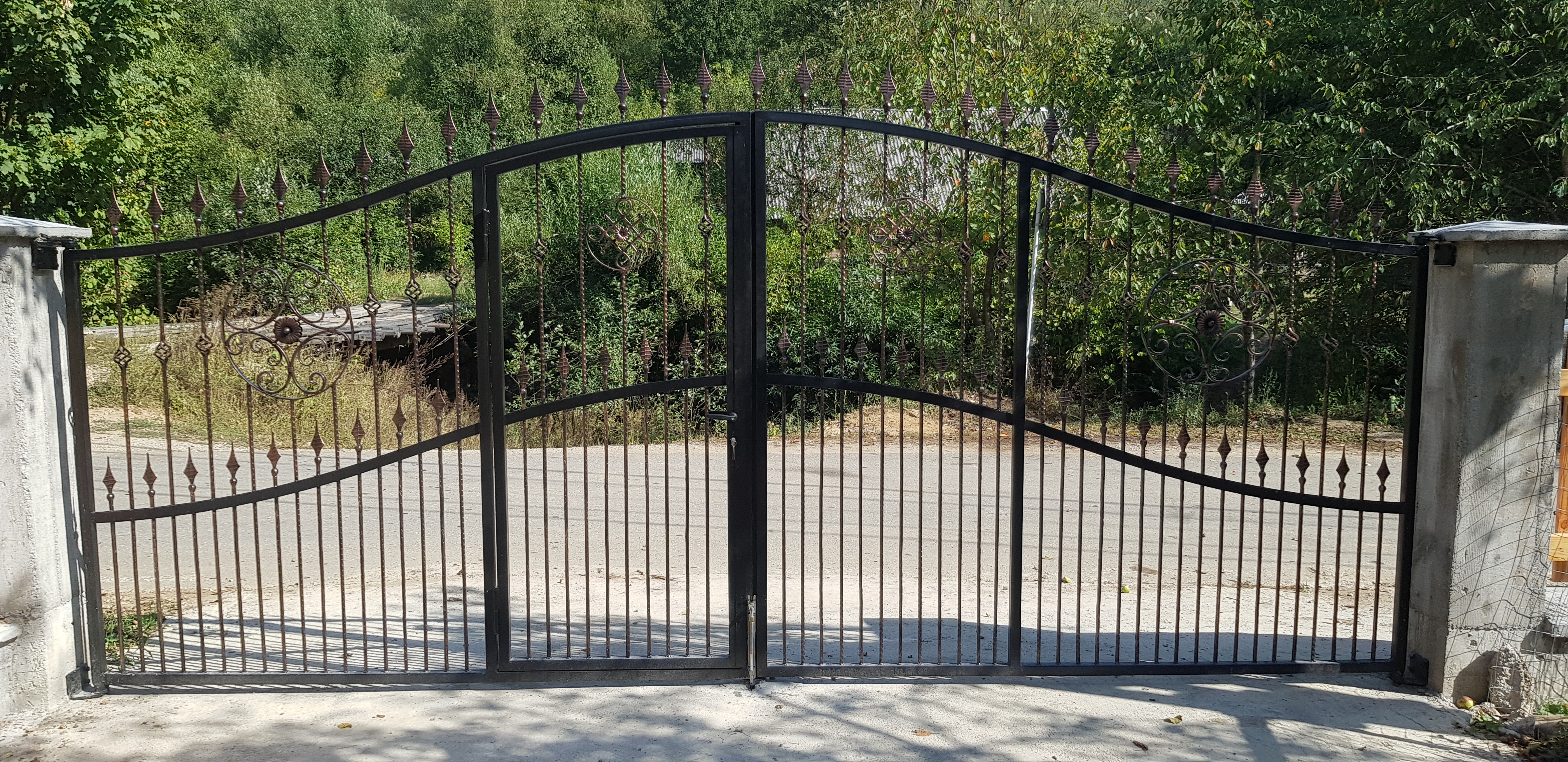 Porti si panouri de gard metalice