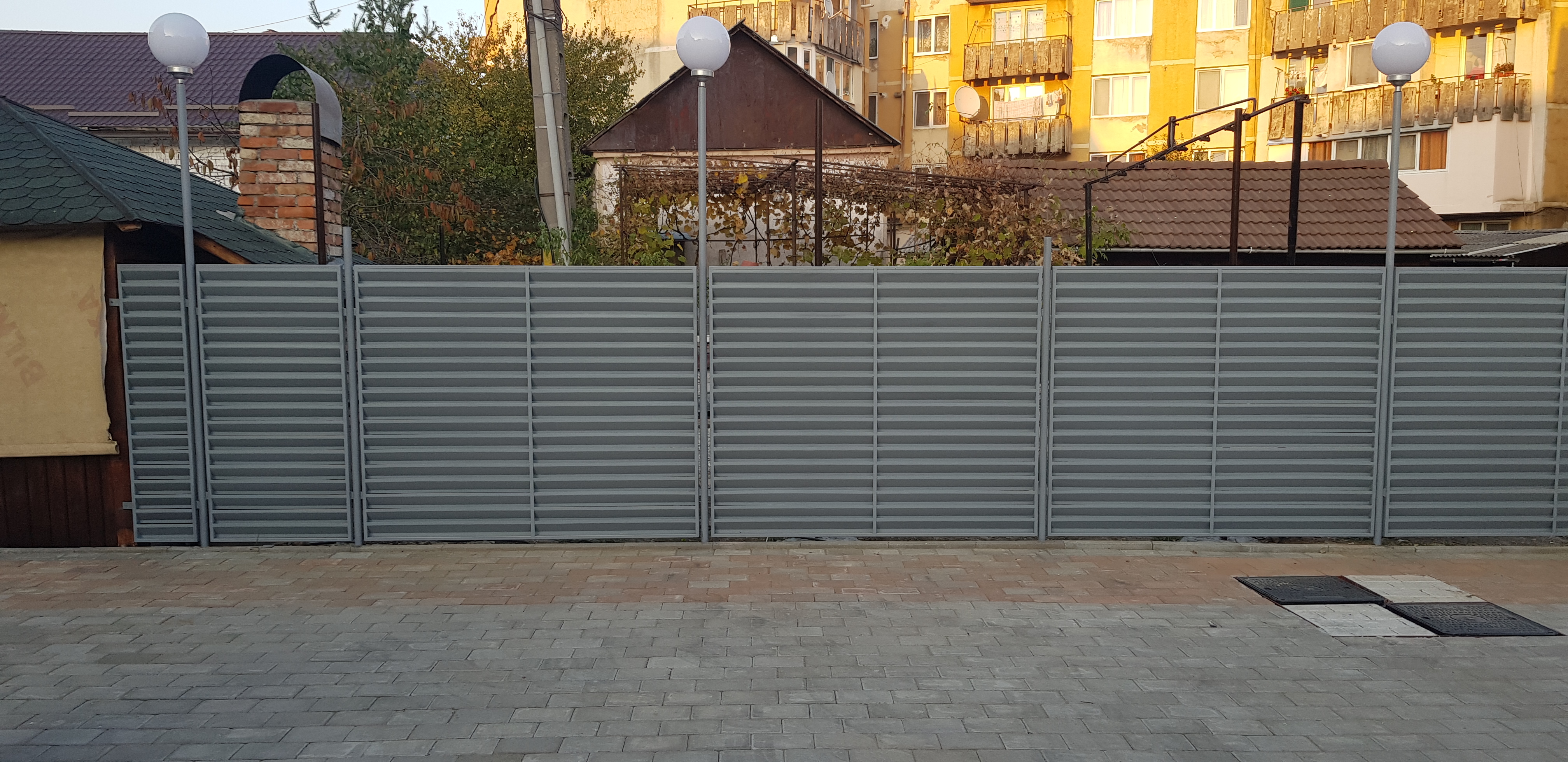 Porti si panouri de gard metalice