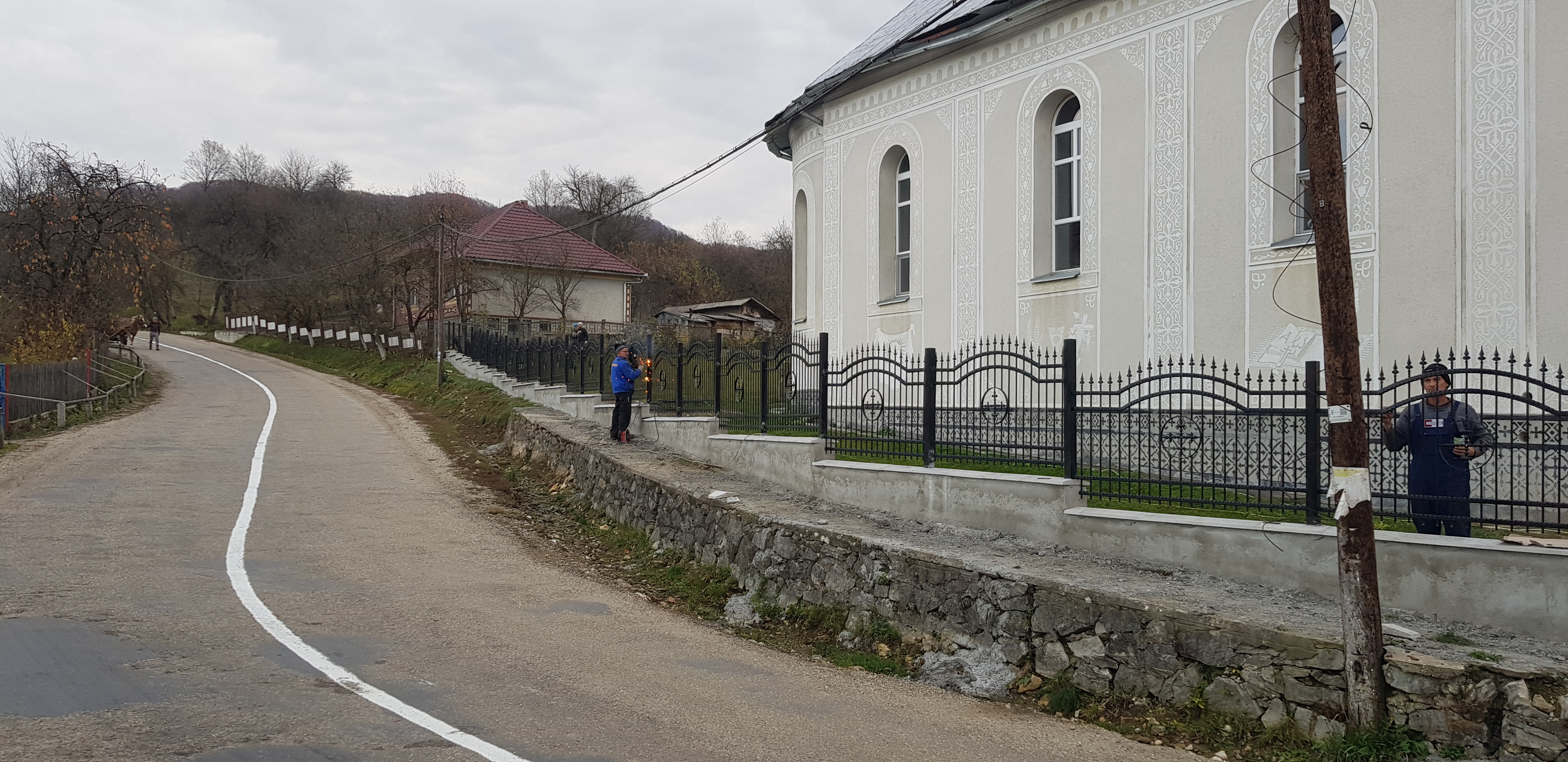 Porti si panouri de gard metalice