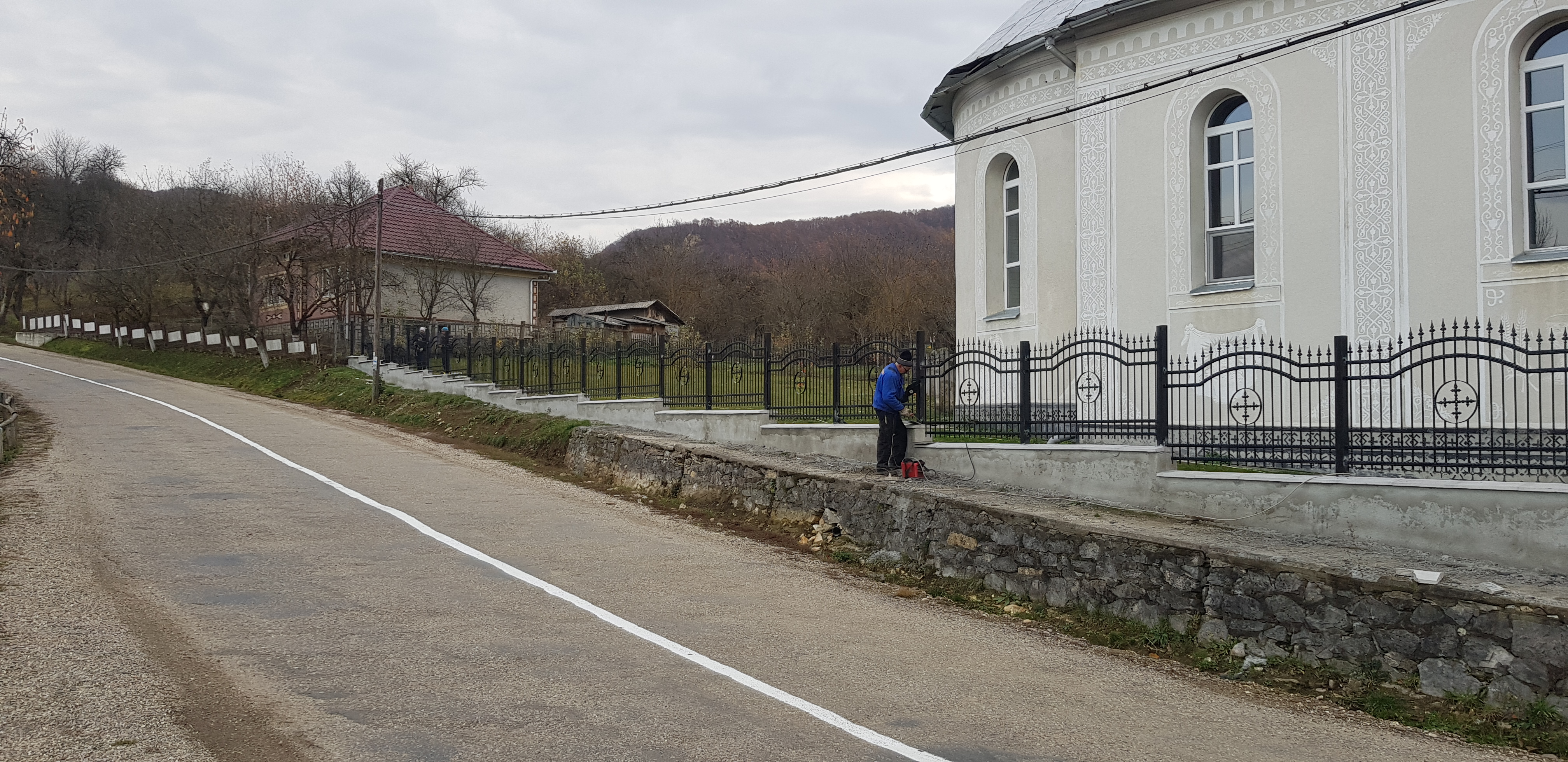 Porti si panouri de gard metalice