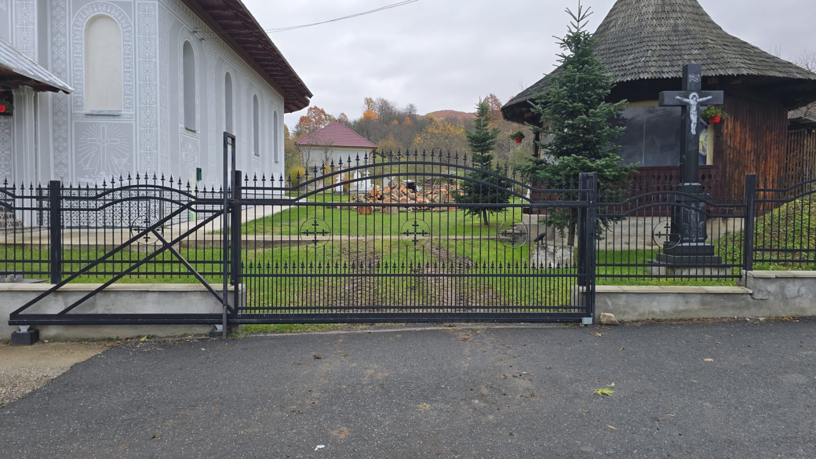 Porti si panouri de gard metalice