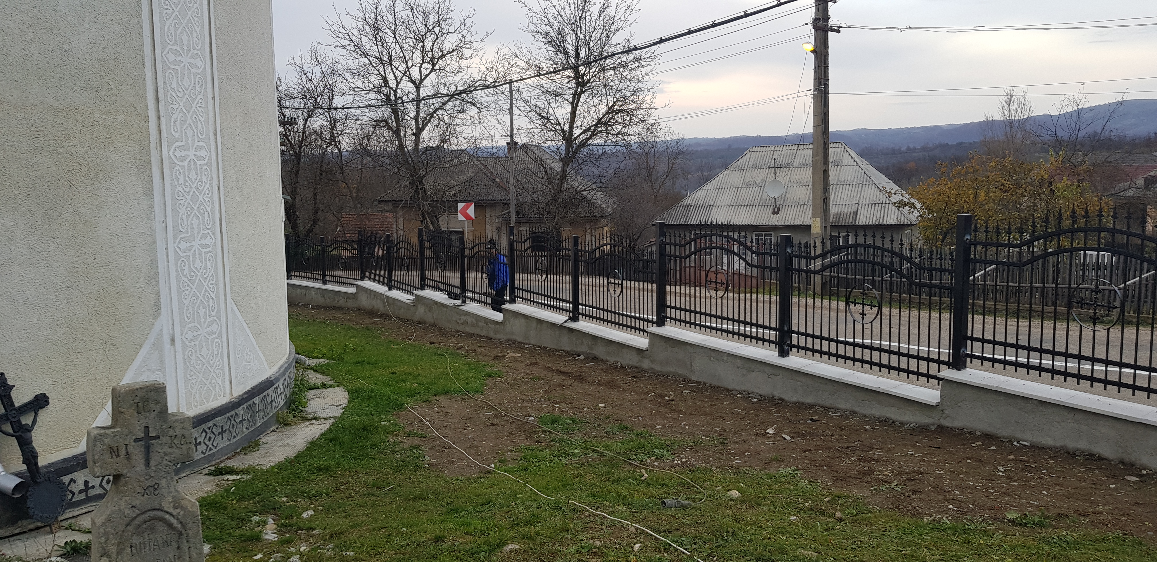 Porti si panouri de gard metalice