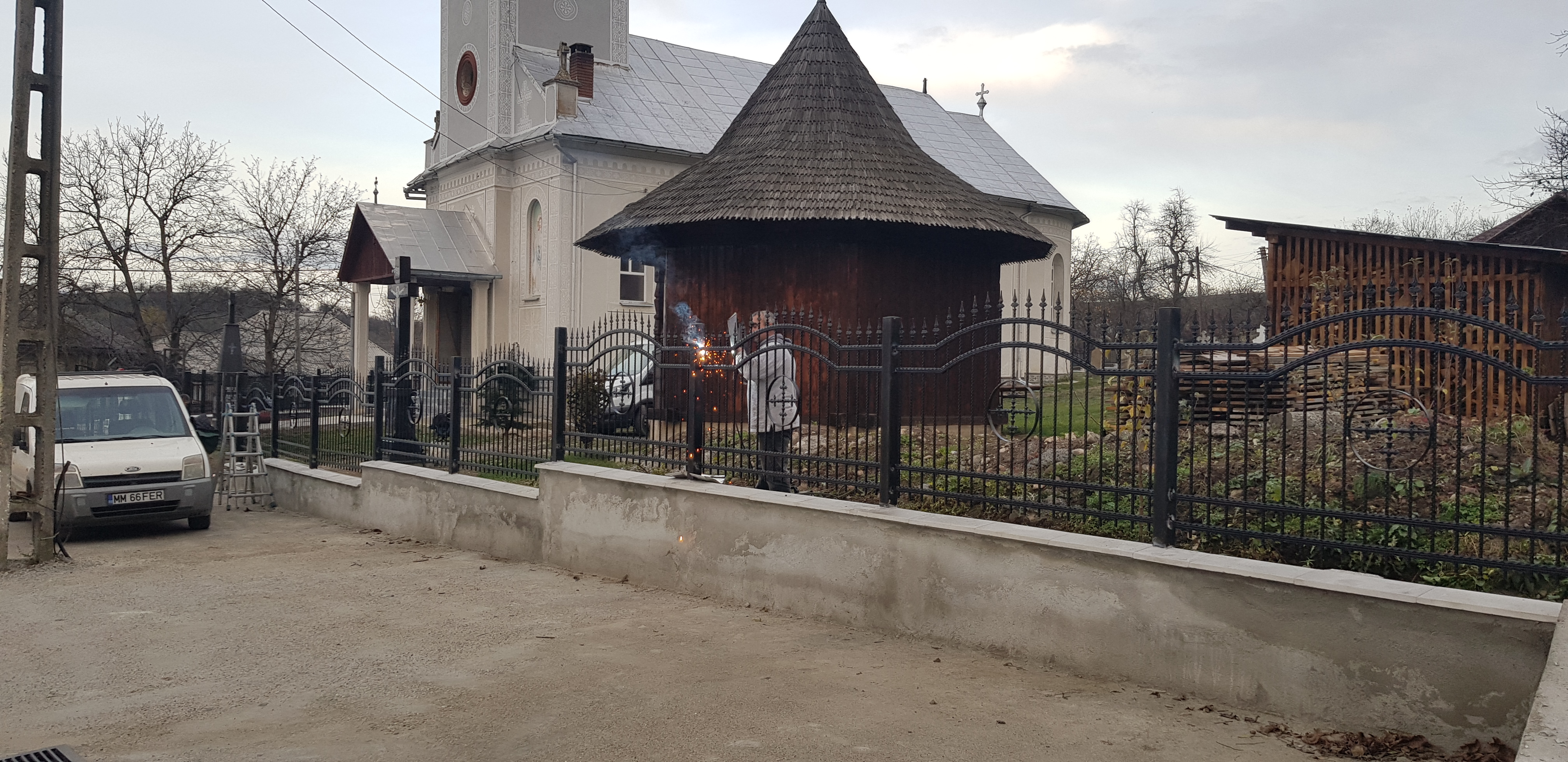 Porti si panouri de gard metalice