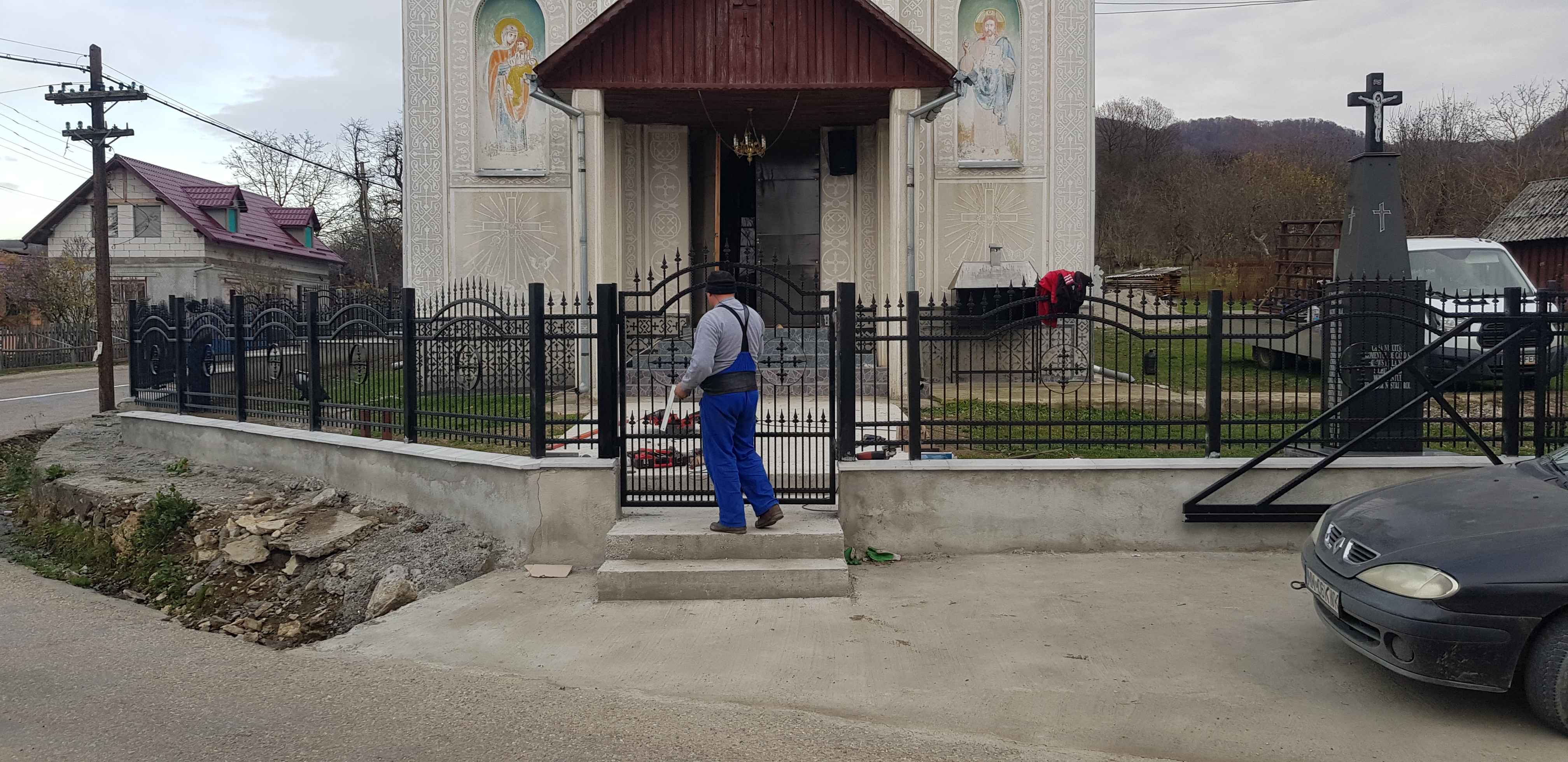 Porti si panouri de gard metalice