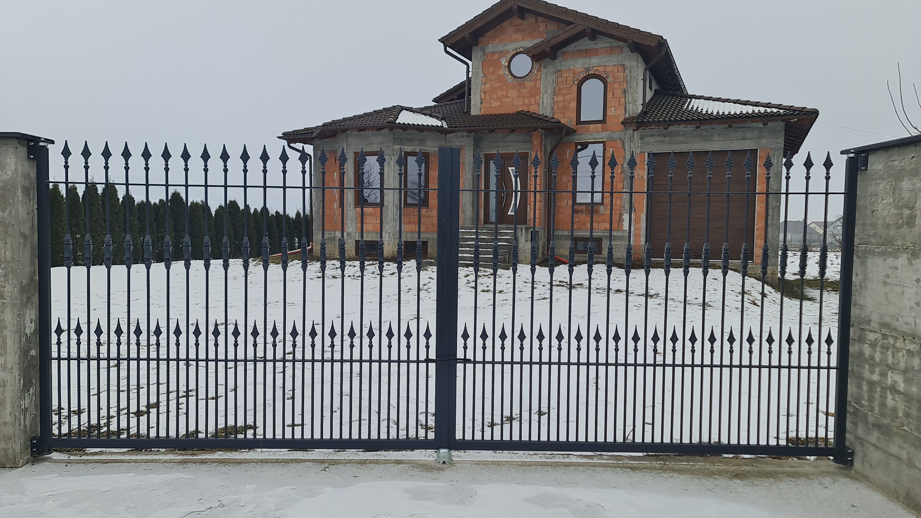 Porti si panouri de gard metalice