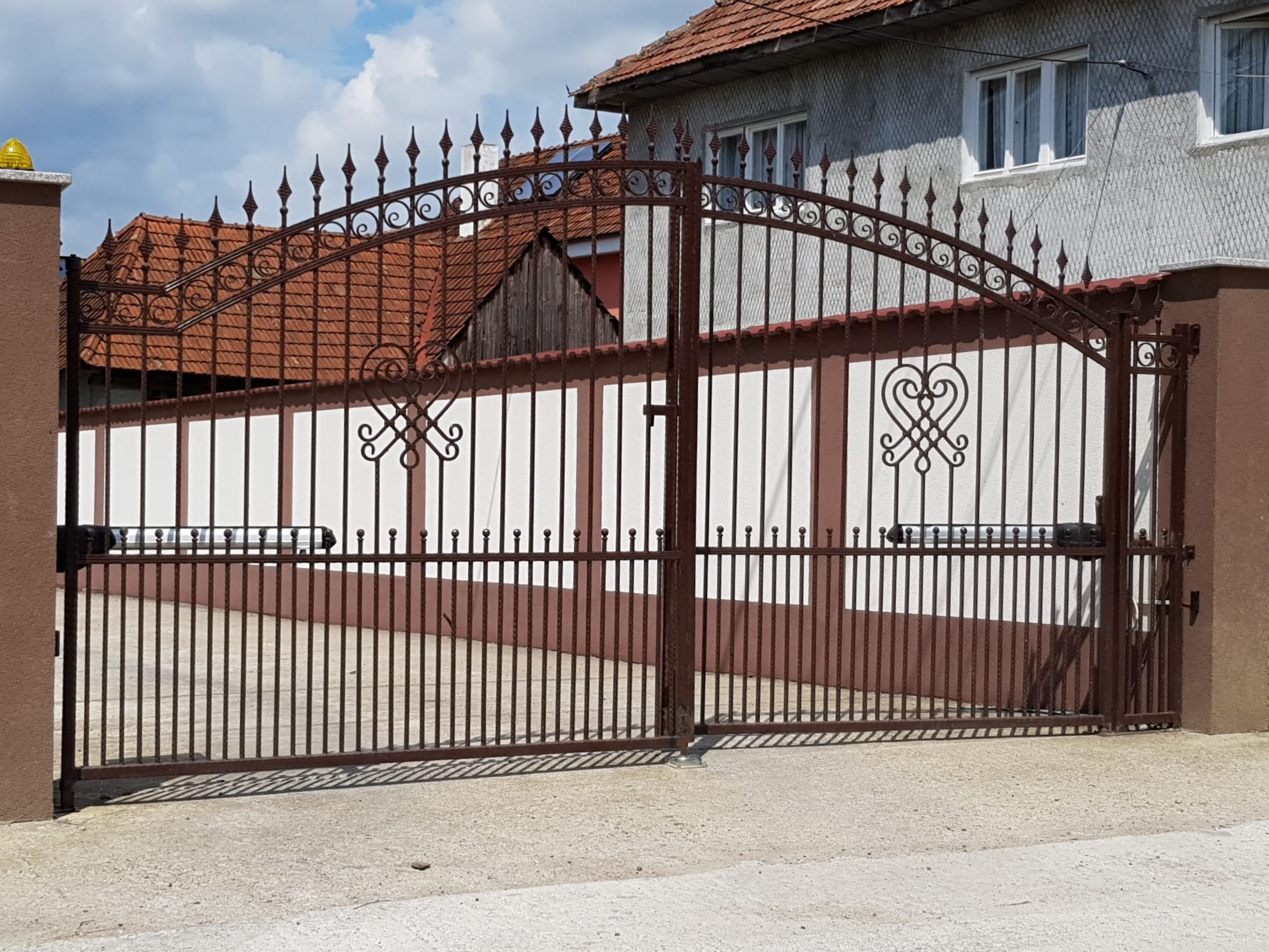 Porti si panouri de gard metalice