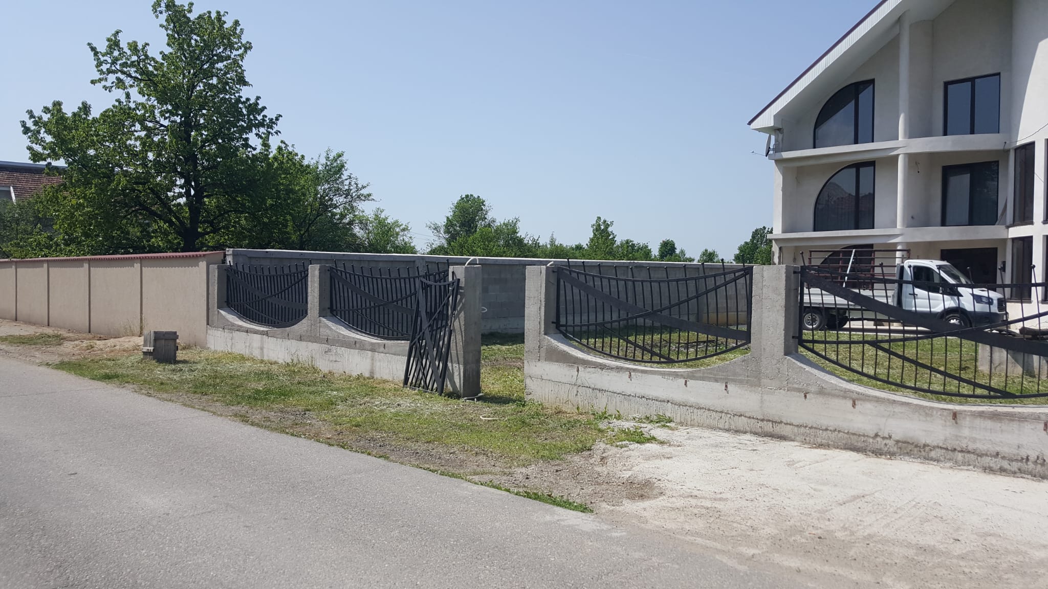 Porti si panouri de gard metalice