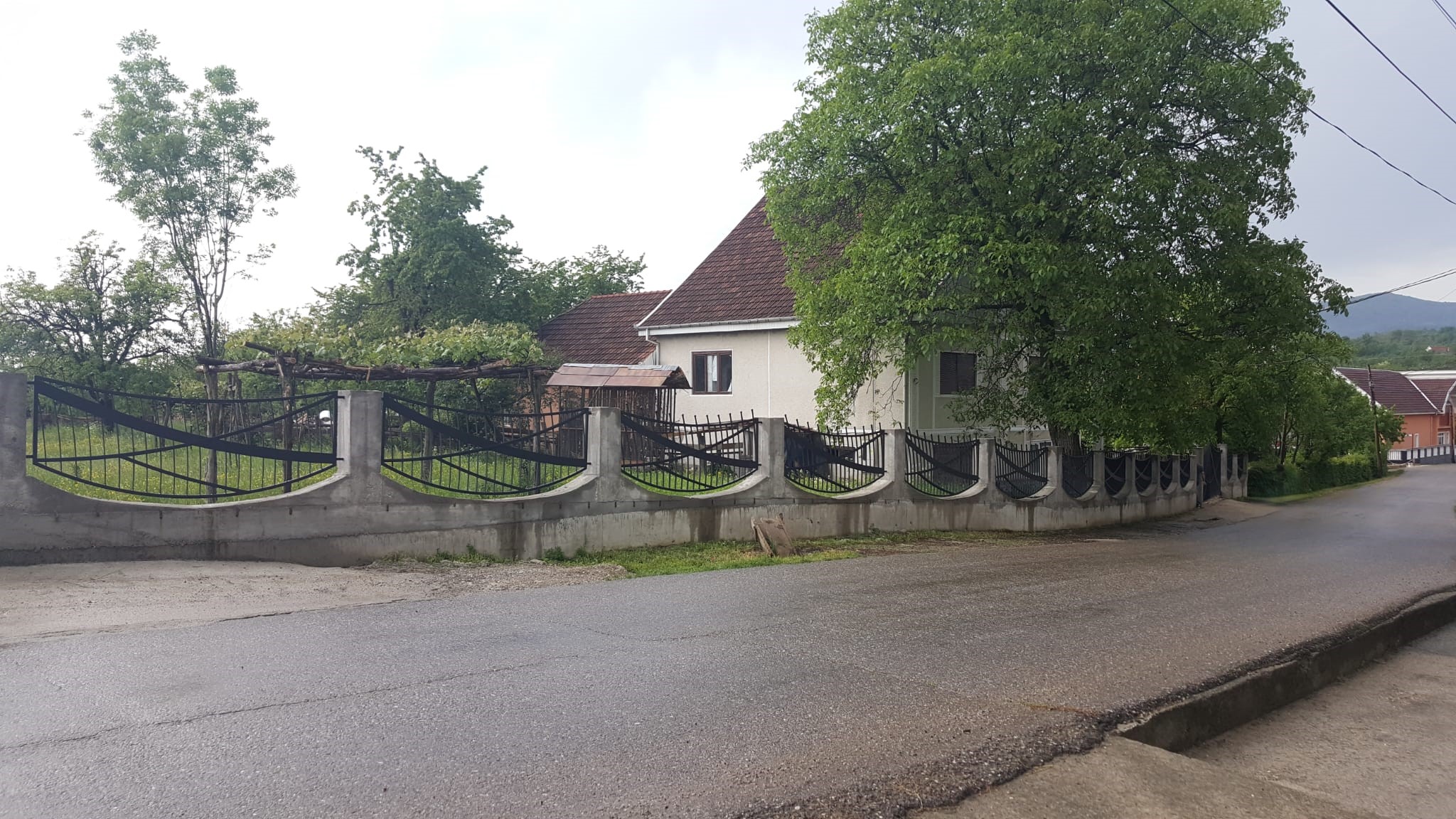 Porti si panouri de gard metalice