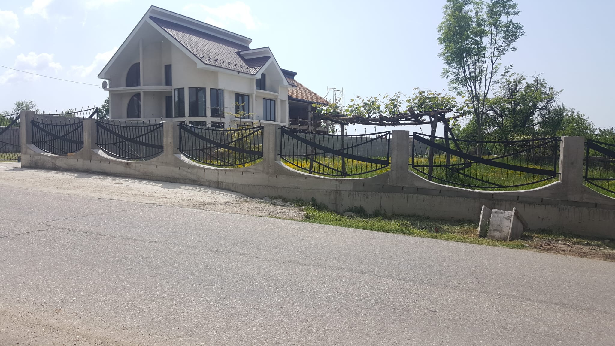 Porti si panouri de gard metalice