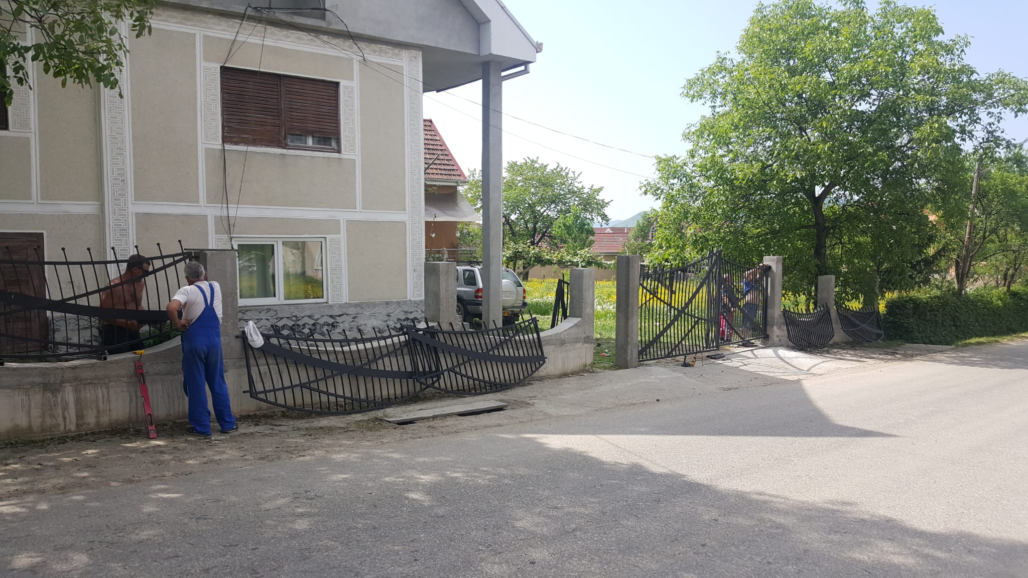 Porti si panouri de gard metalice