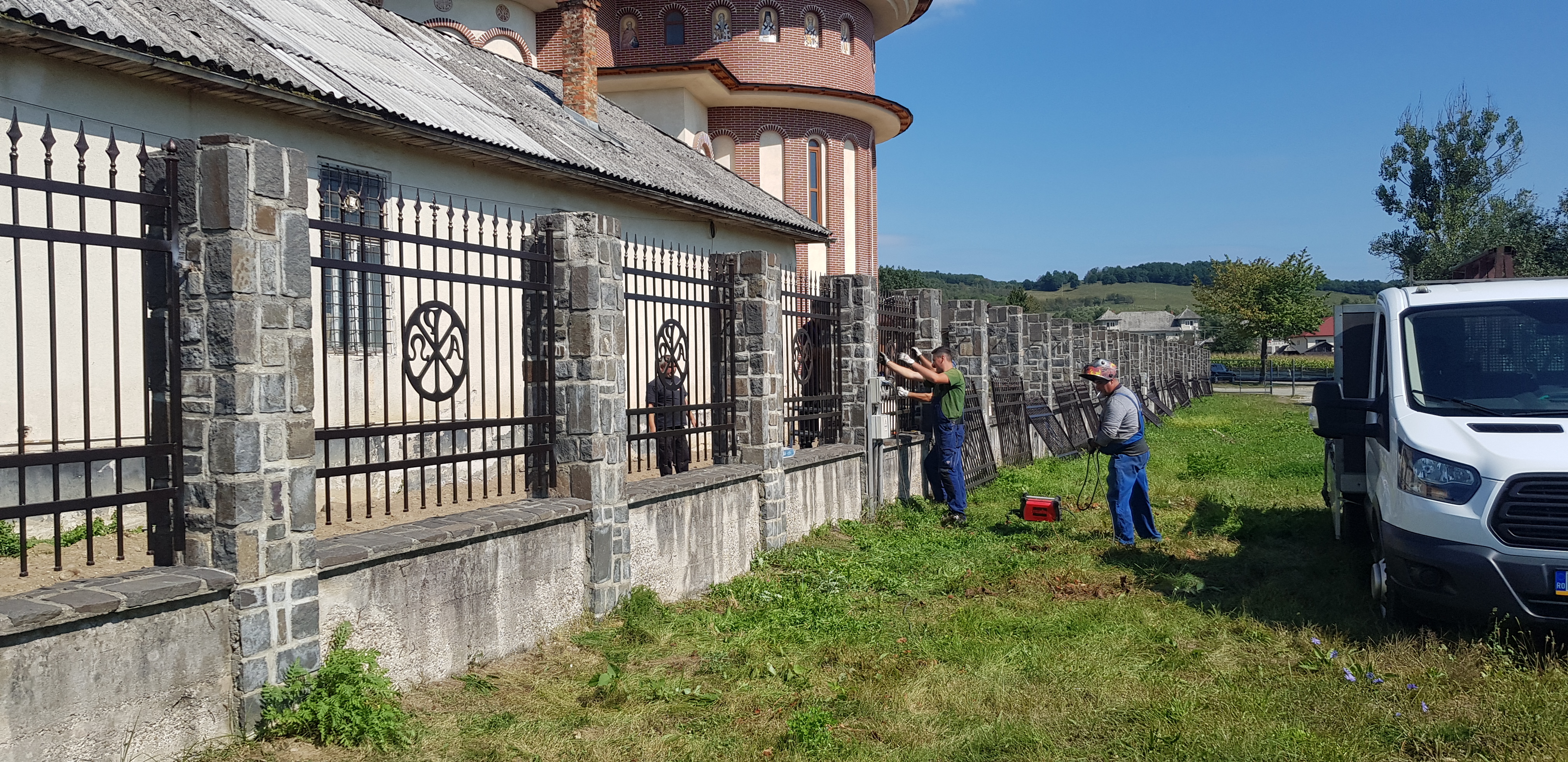 Porti si panouri de gard metalice