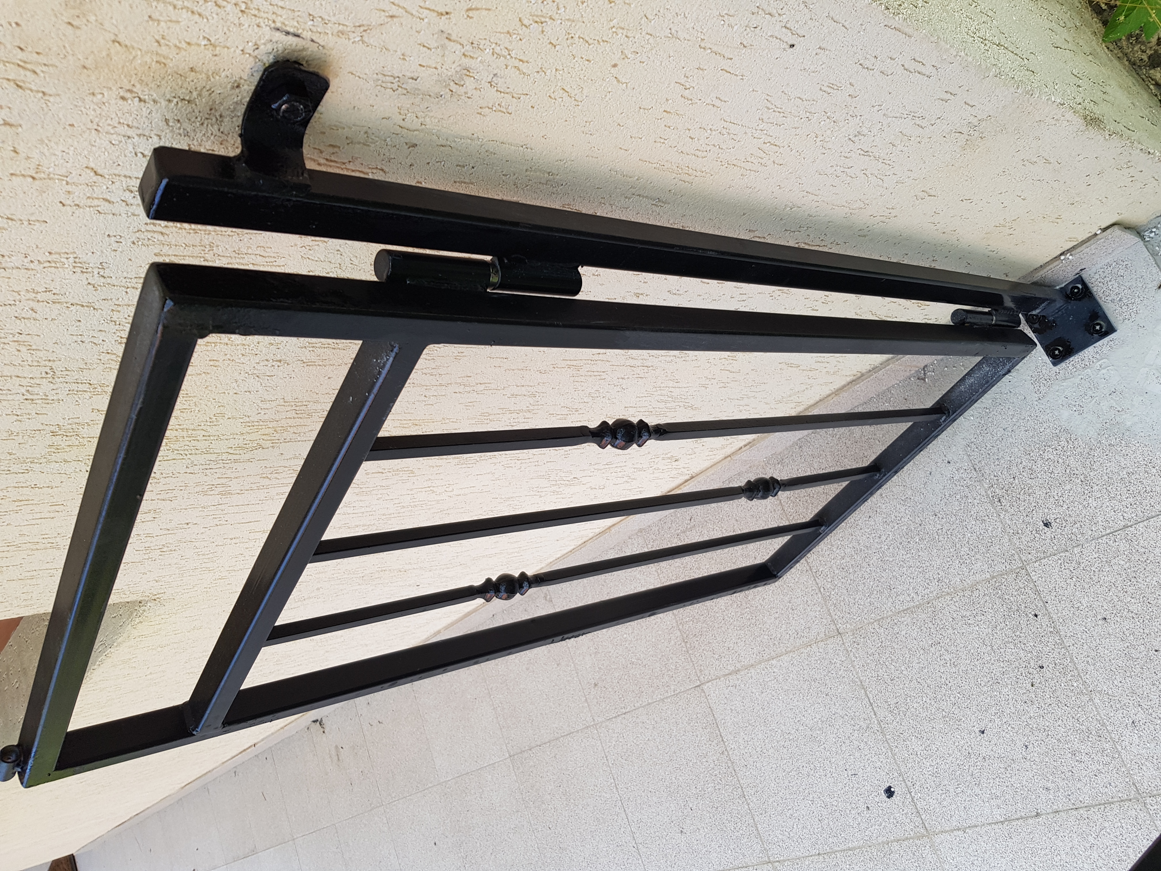 Porti si panouri de gard metalice