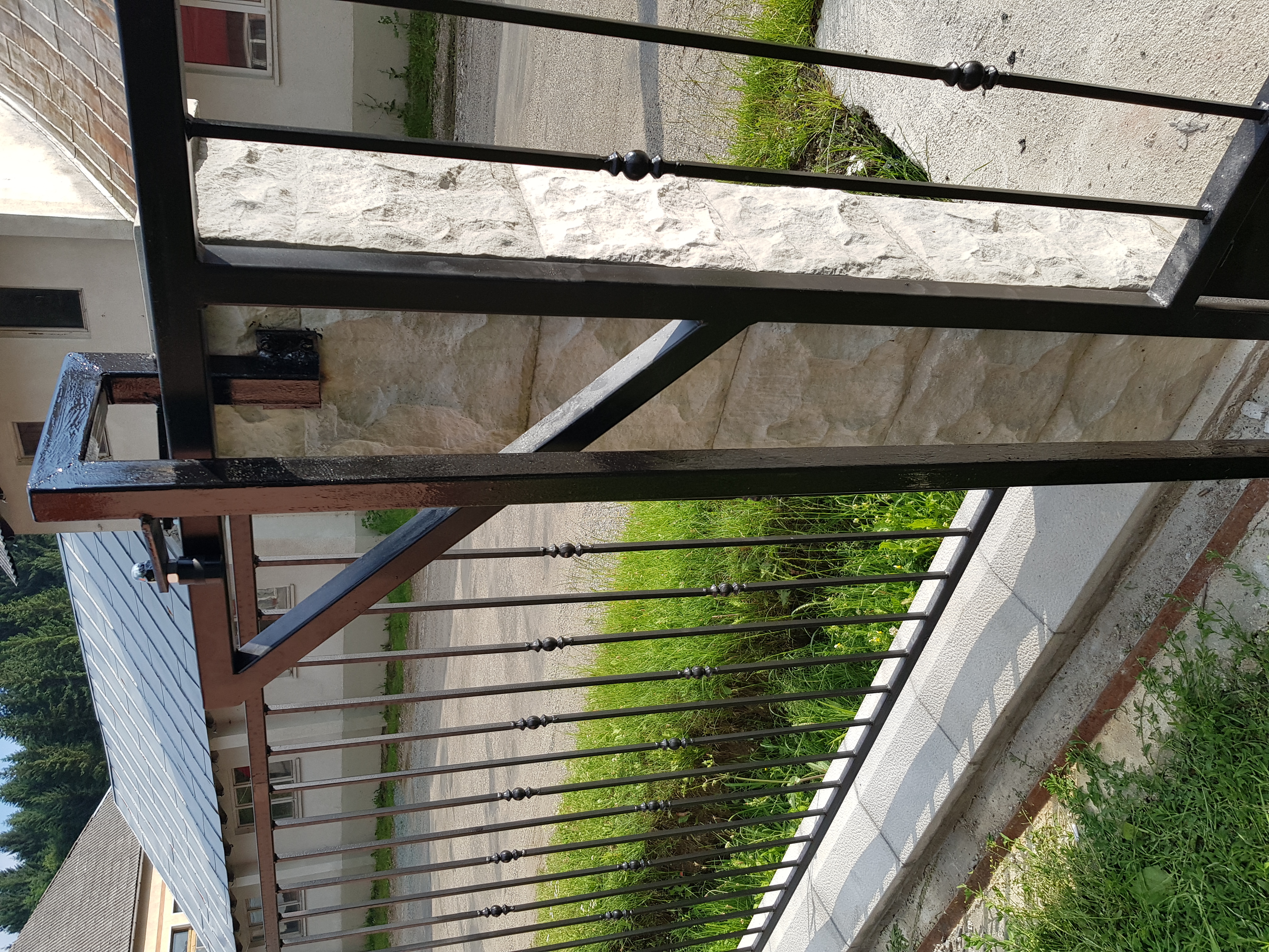 Porti si panouri de gard metalice