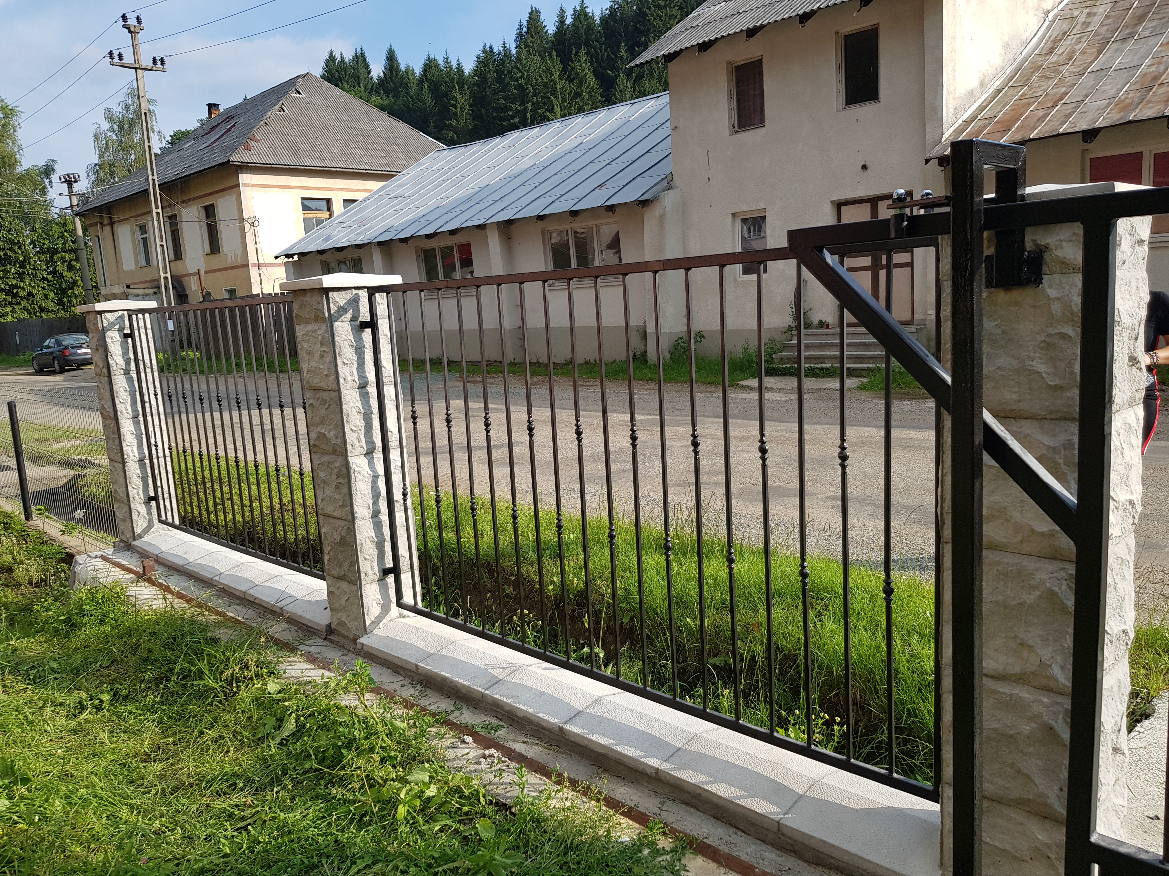 Porti si panouri de gard metalice